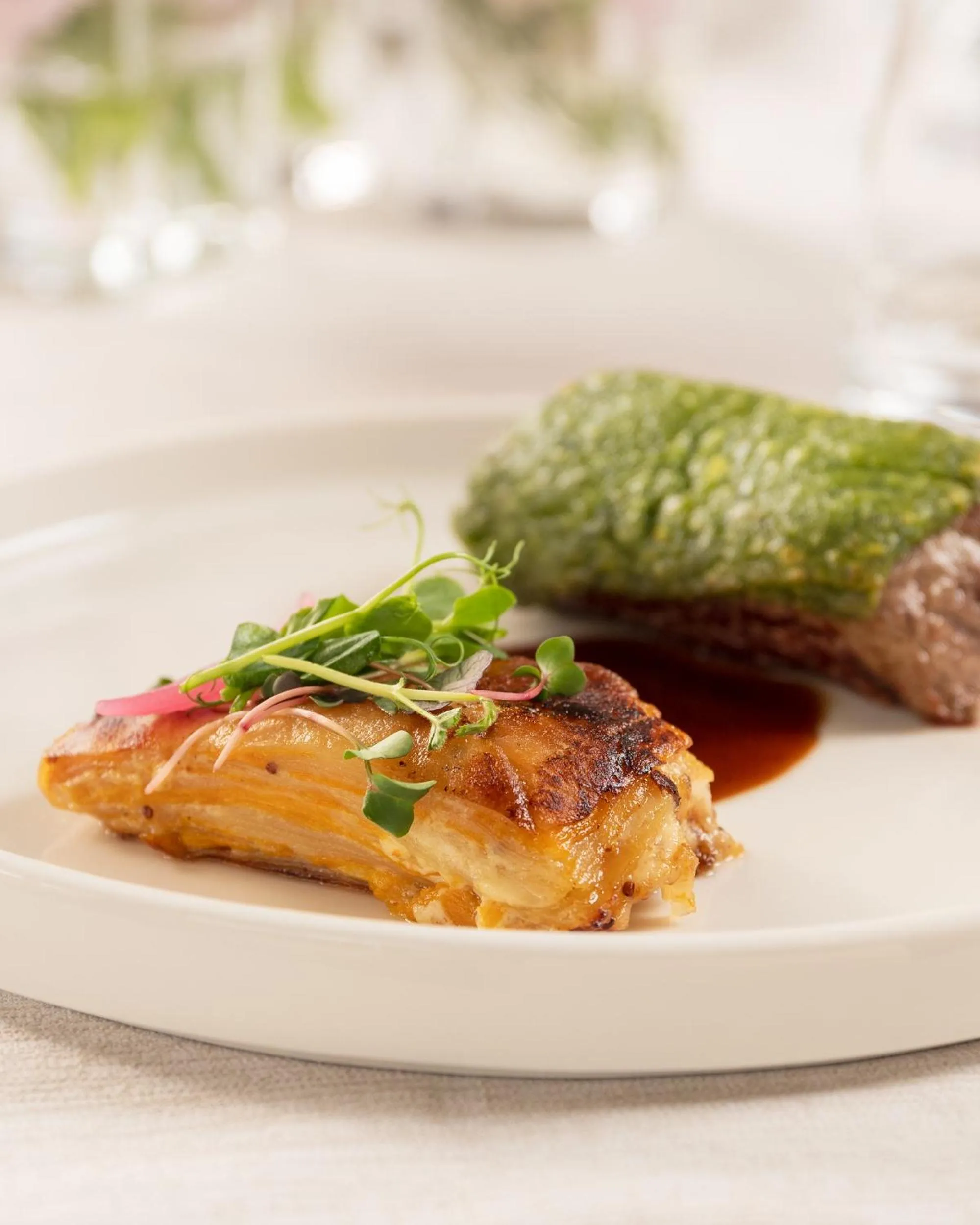 Restaurant/places to eat in Red's Redaelli Hotel