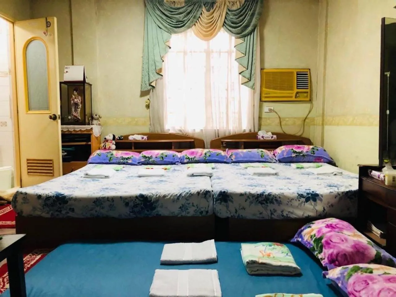 Bed in THE MANSION - 20 PAX LUXURY Near AIRPORT in PASAY