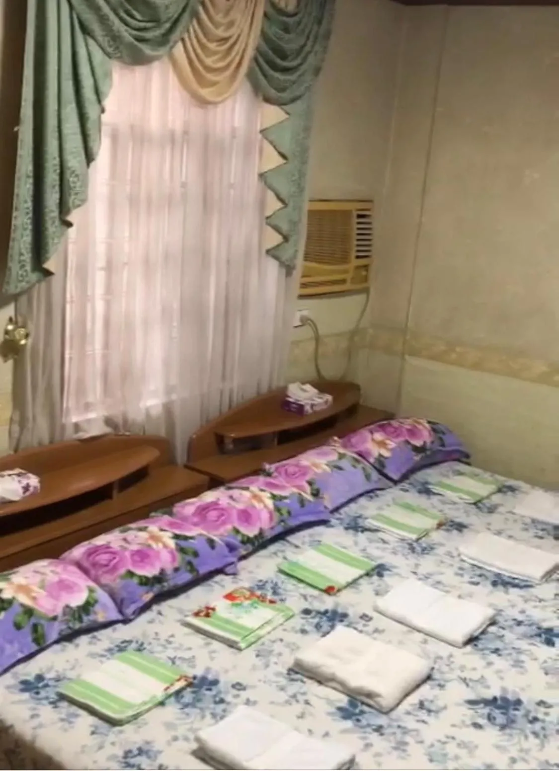 Bed in THE MANSION - 20 PAX LUXURY Near AIRPORT in PASAY