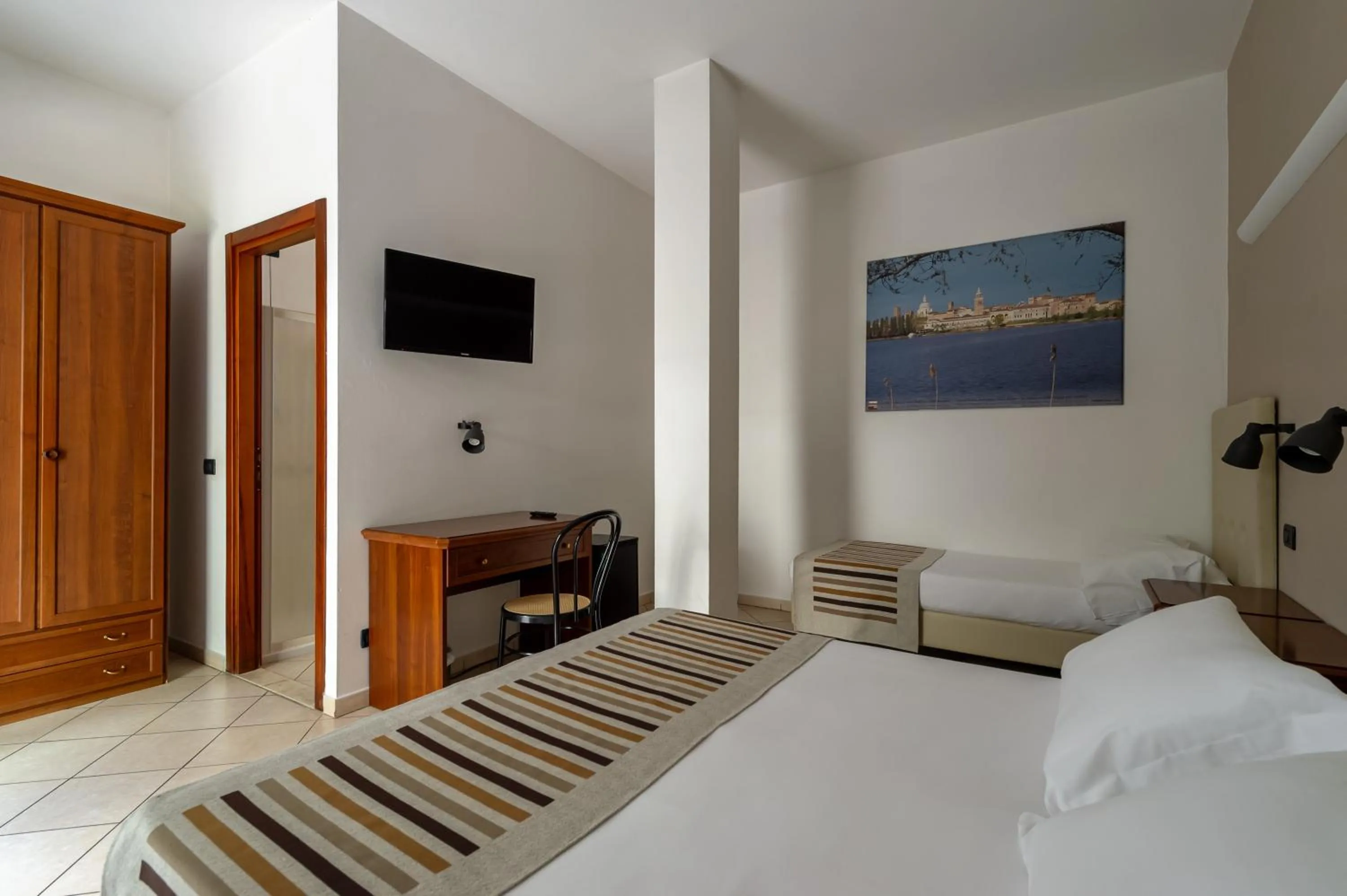 TV and multimedia, Bed in Hotel Mantegna Stazione, MantegnaHotels