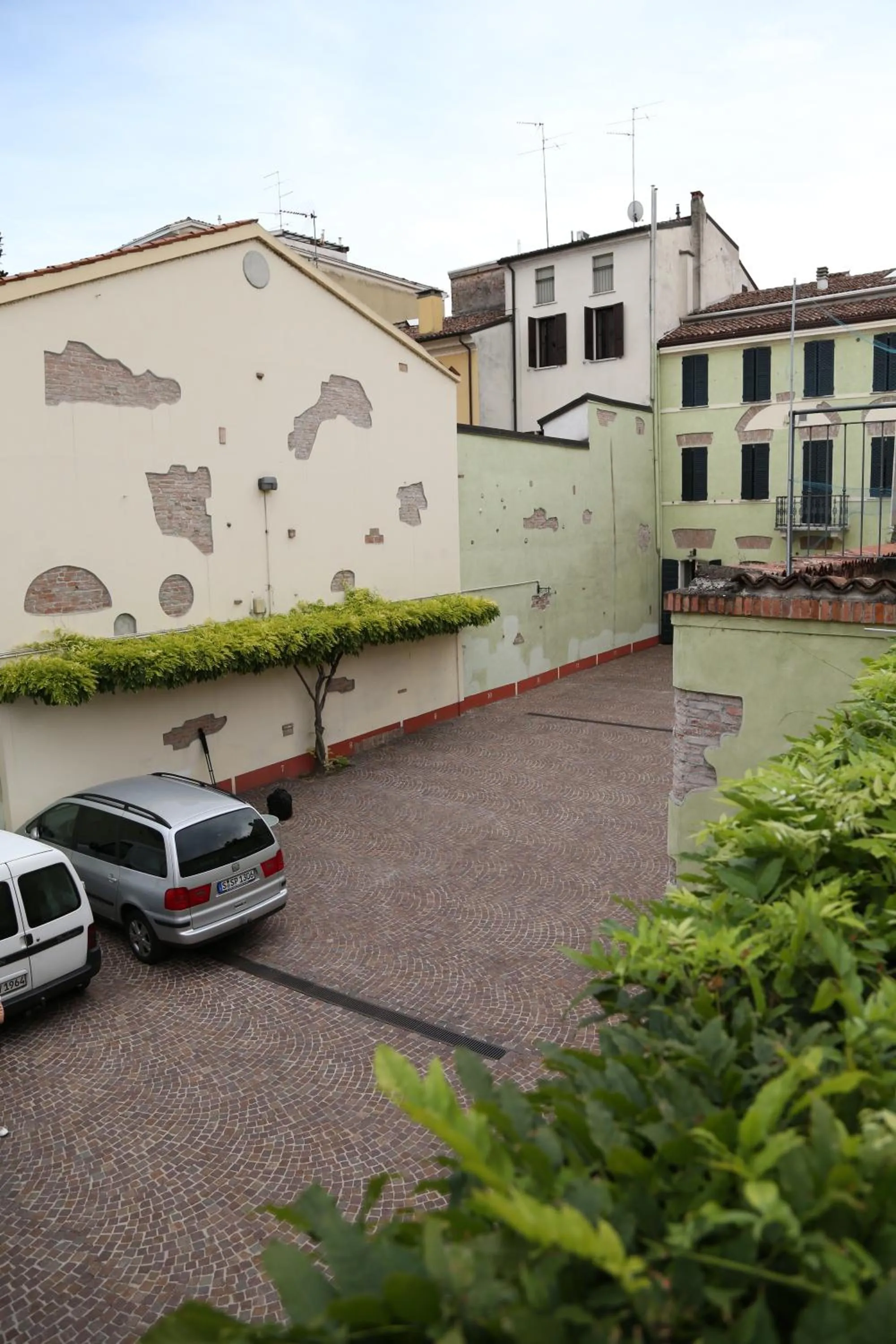 Parking in Hotel Mantegna Stazione, MantegnaHotels