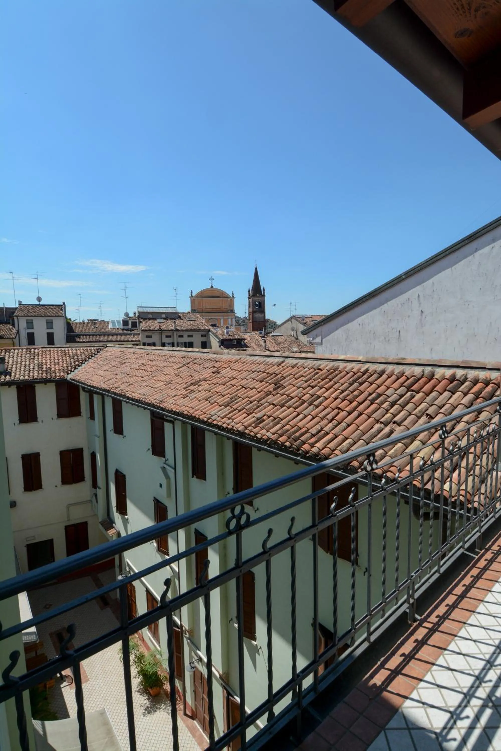 Bird's eye view in Hotel Mantegna Stazione, MantegnaHotels