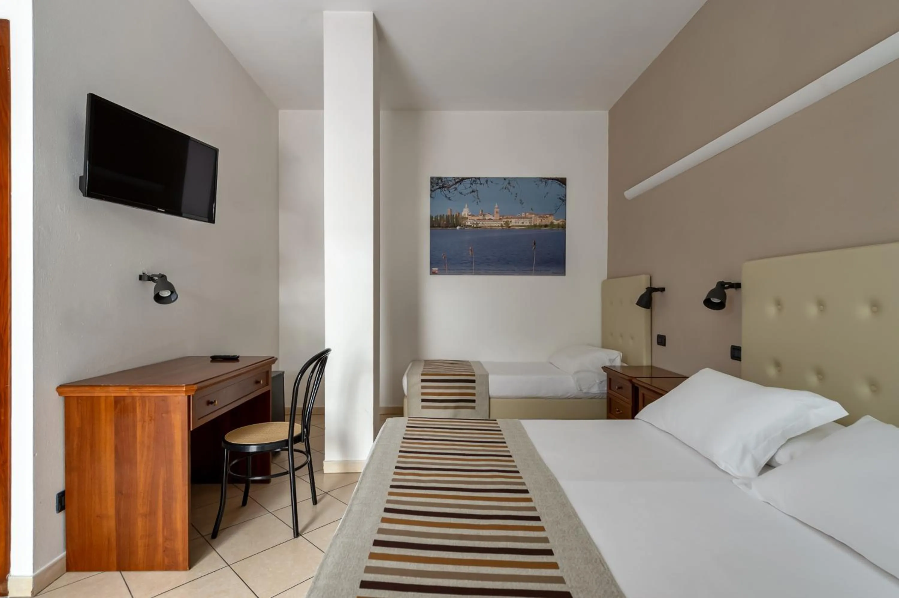 TV and multimedia, Bed in Hotel Mantegna Stazione, MantegnaHotels