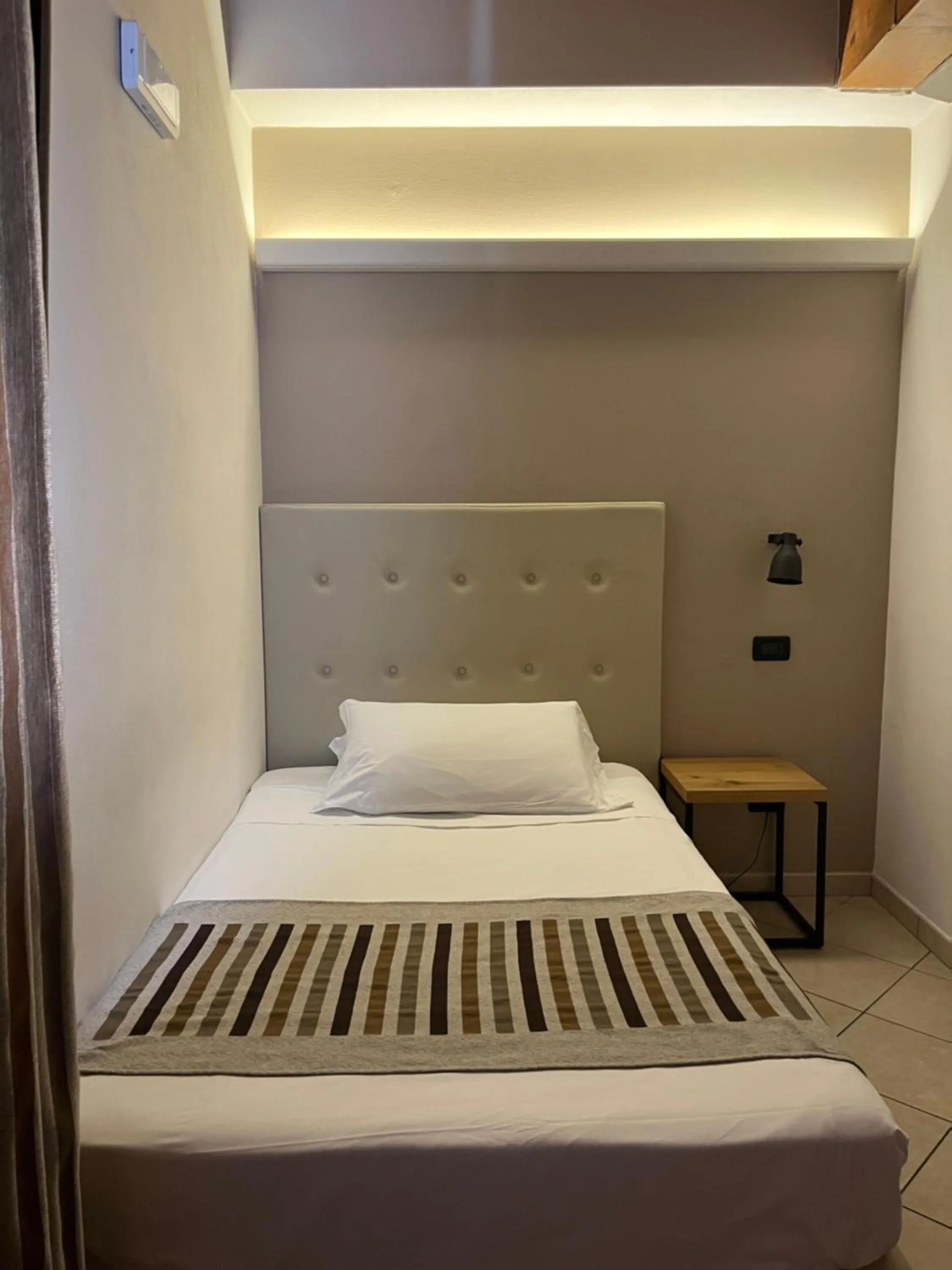 Bedroom, Bed in Hotel Mantegna Stazione, MantegnaHotels