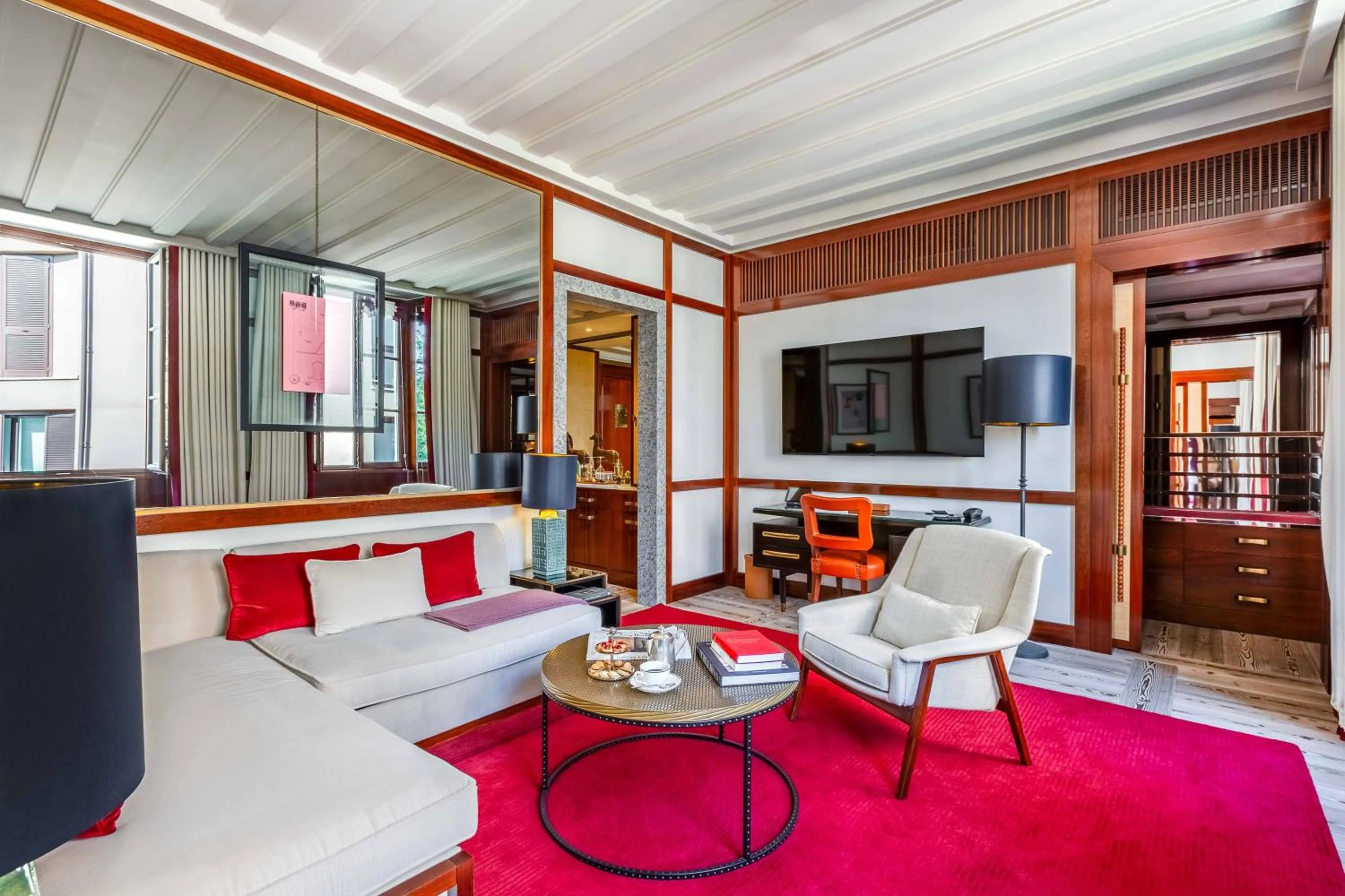 Living room in Portrait Milano - Lungarno Collection