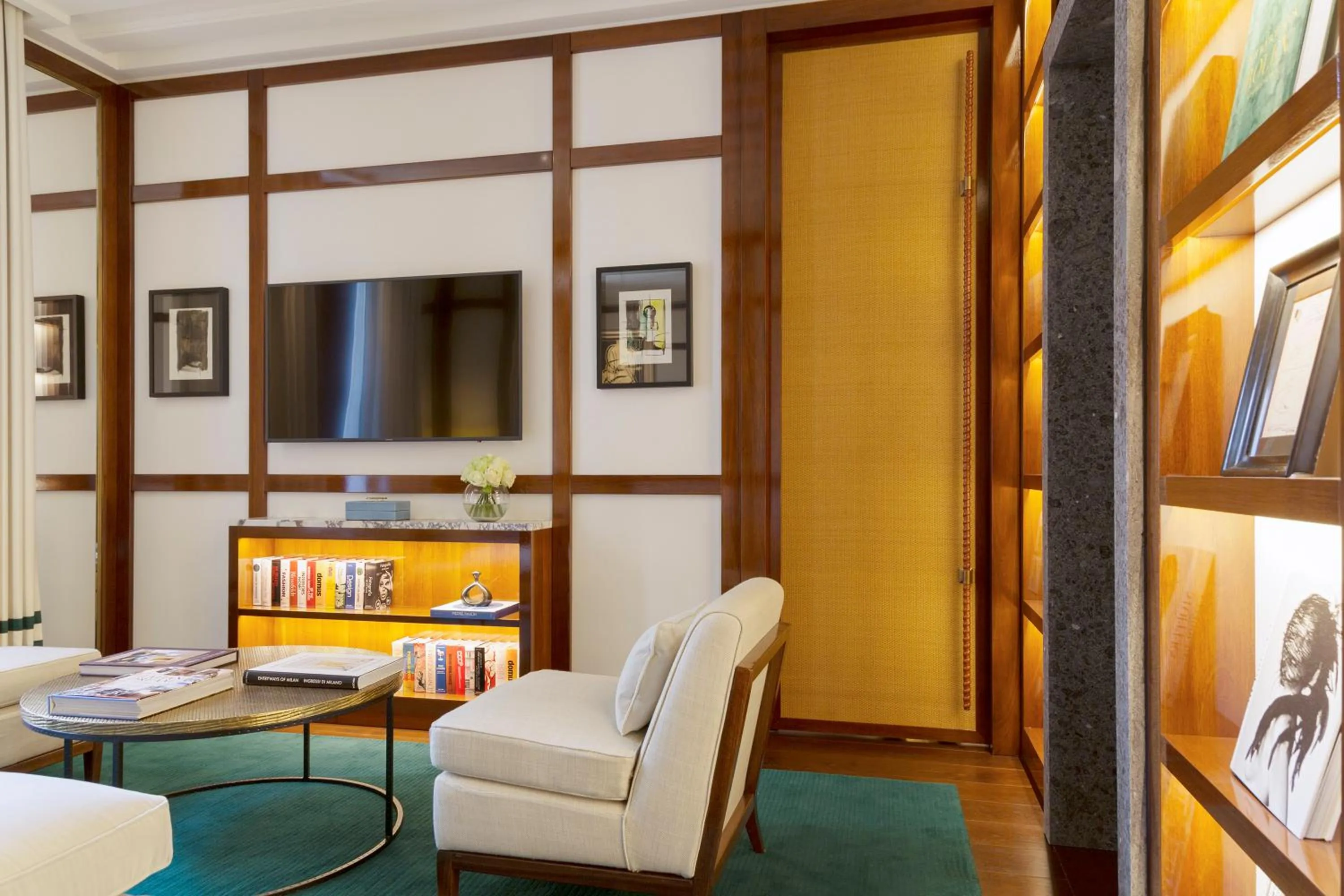 Living room in Portrait Milano - Lungarno Collection