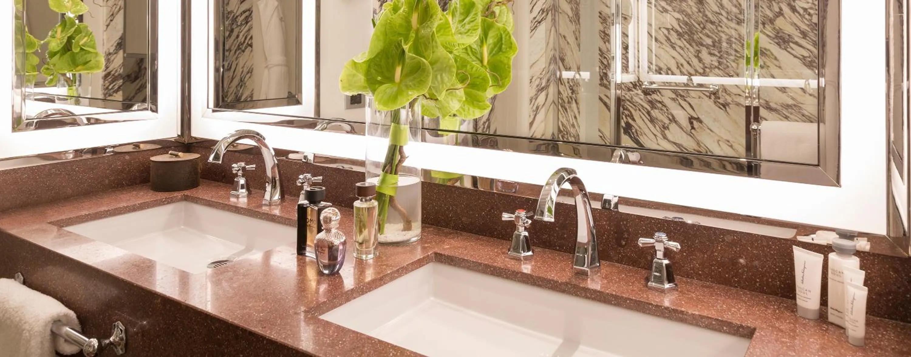 Bathroom in Portrait Milano - Lungarno Collection