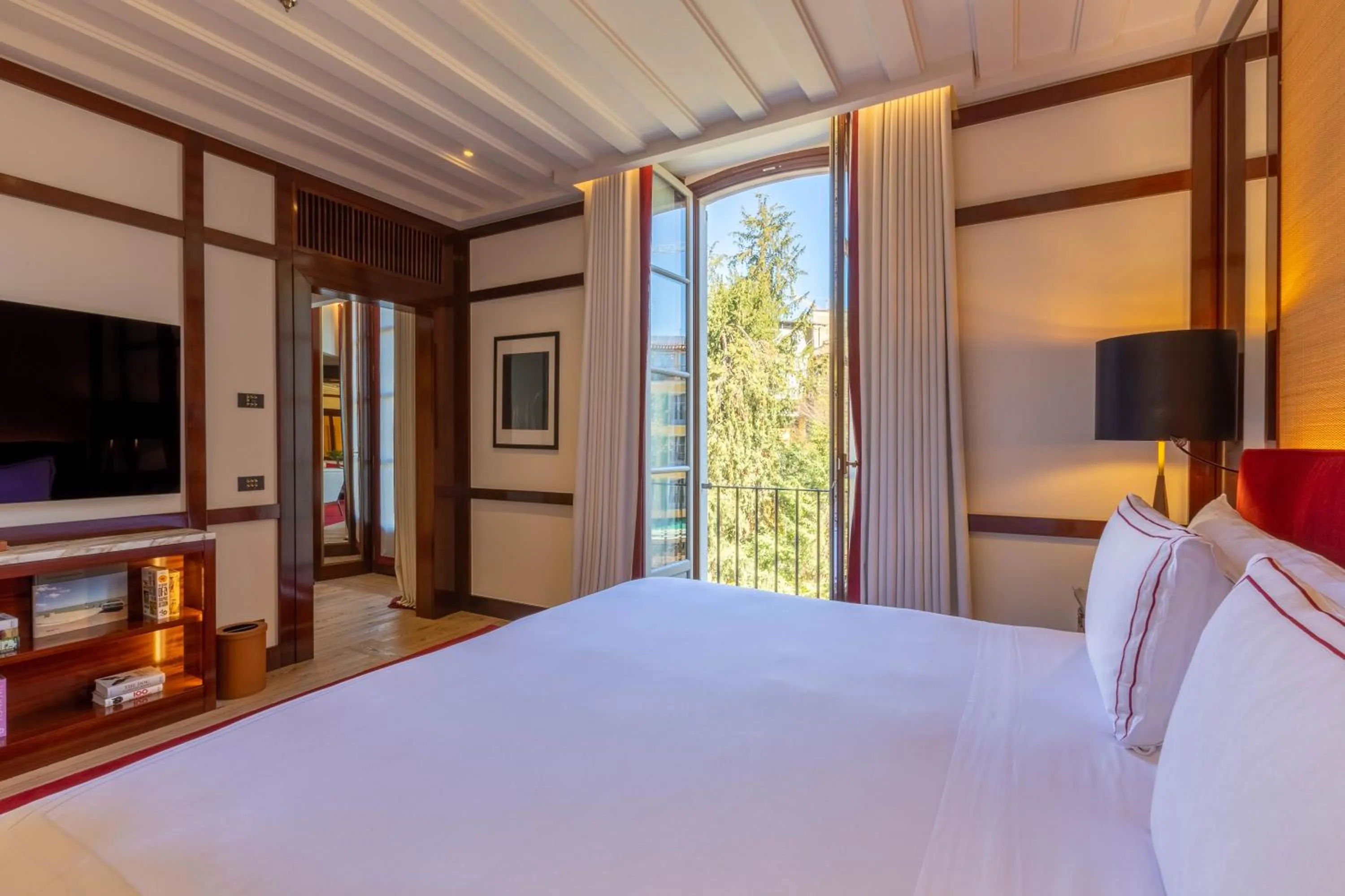 Bed in Portrait Milano - Lungarno Collection