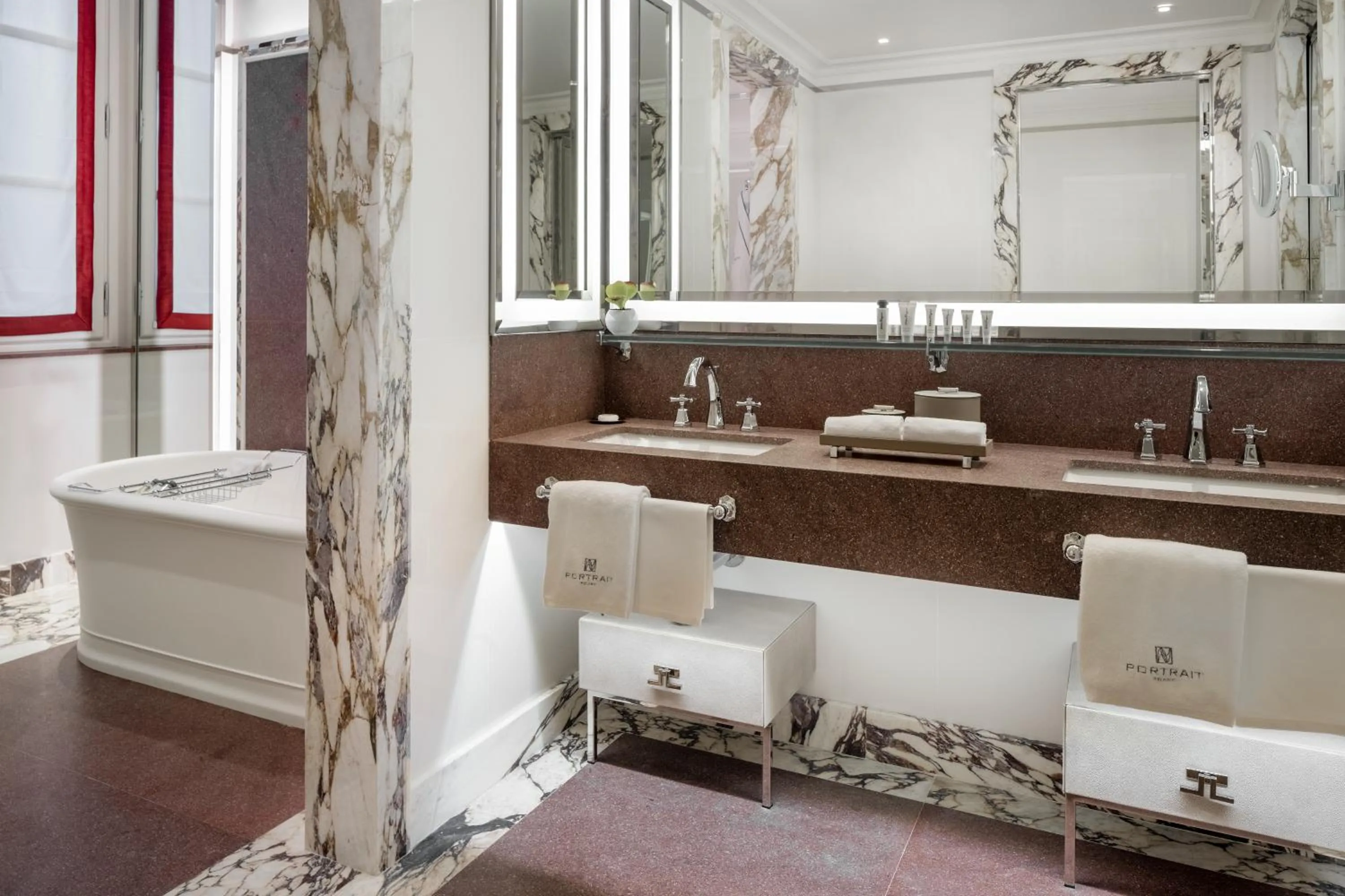 Bathroom in Portrait Milano - Lungarno Collection