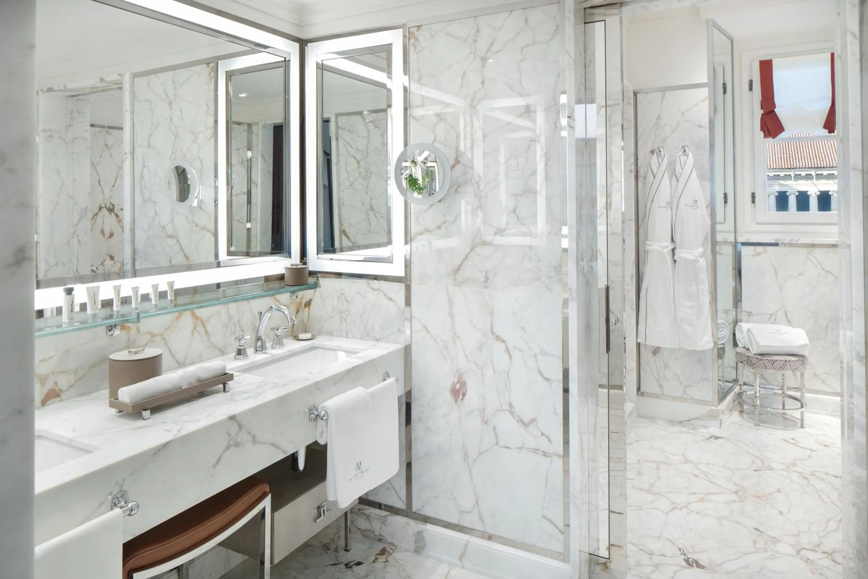 Bathroom in Portrait Milano - Lungarno Collection
