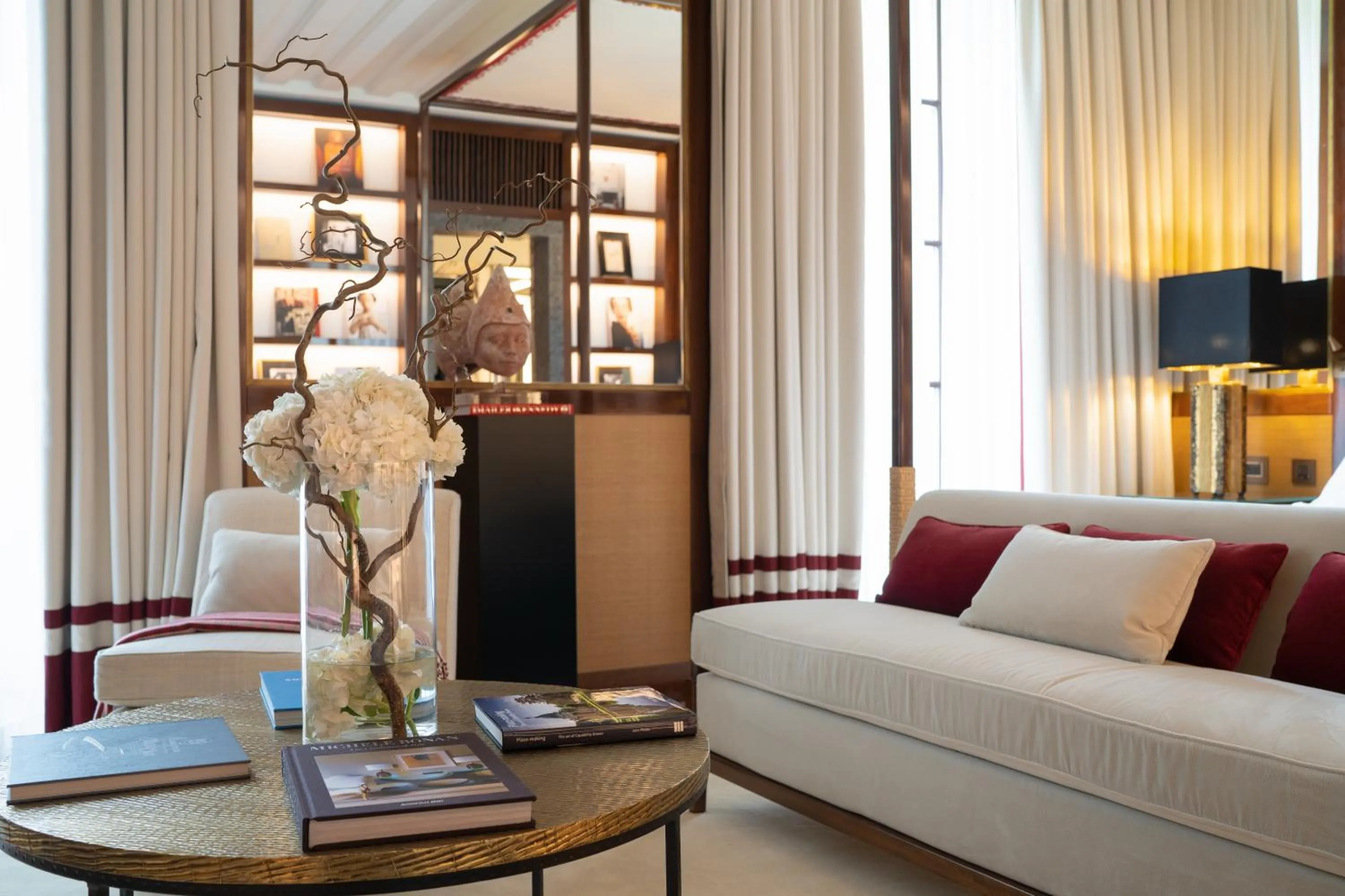 Living room in Portrait Milano - Lungarno Collection