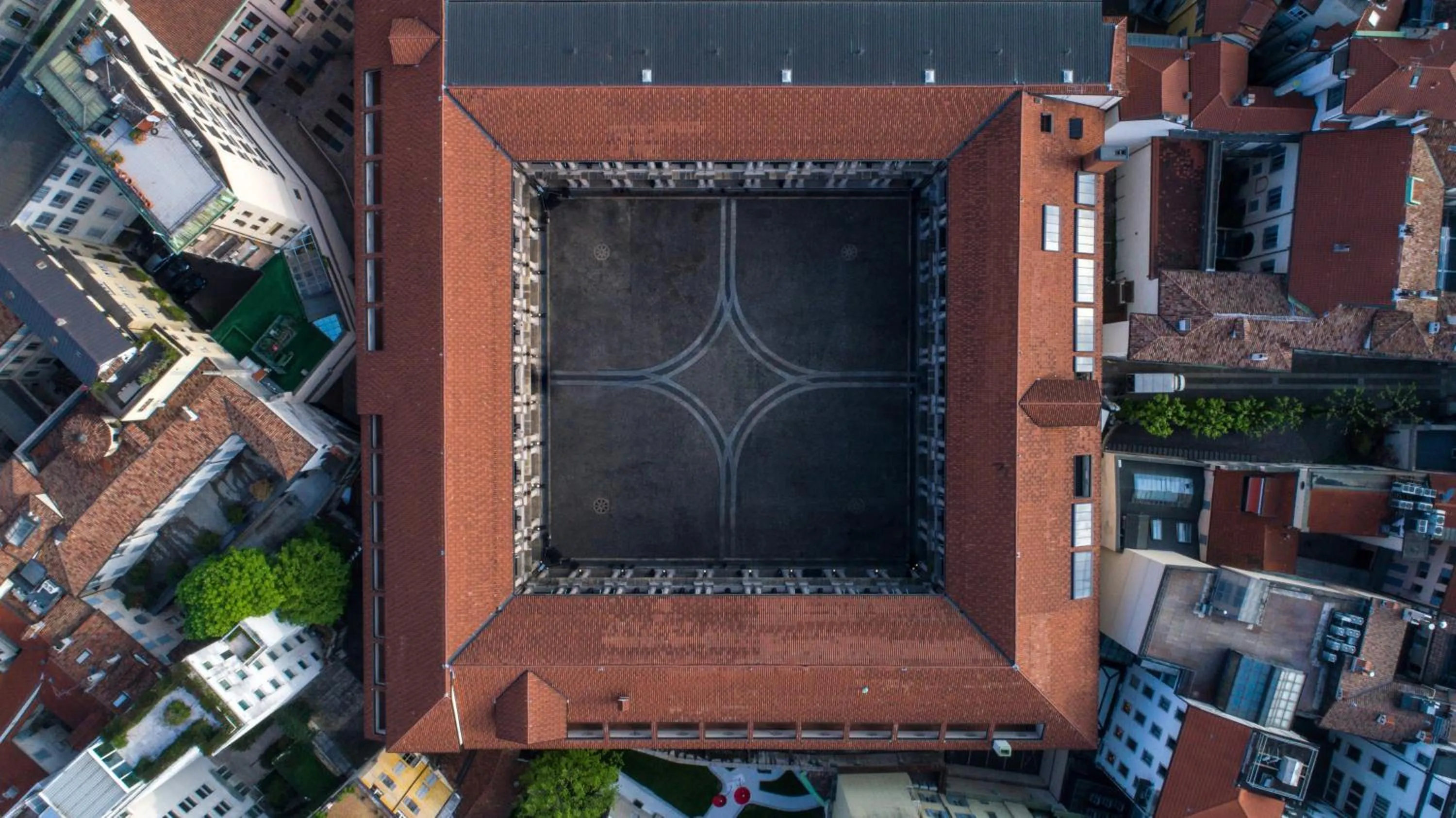 Property building in Portrait Milano - Lungarno Collection