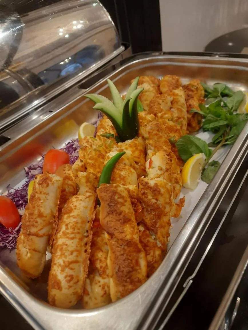 Restaurant/places to eat in Deyar Al Eiman Hotel