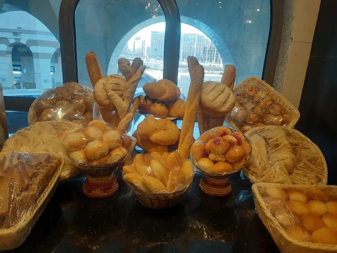 Restaurant/places to eat in Deyar Al Eiman Hotel