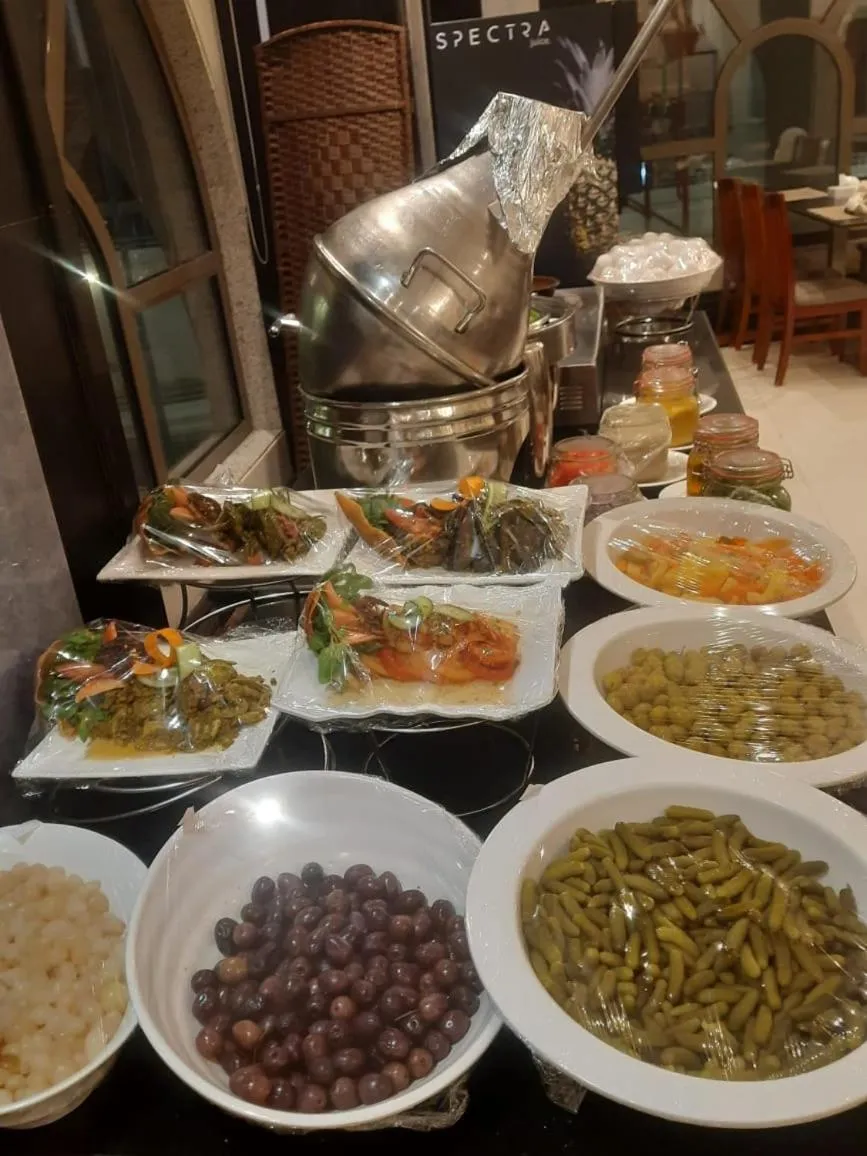 Restaurant/places to eat in Deyar Al Eiman Hotel