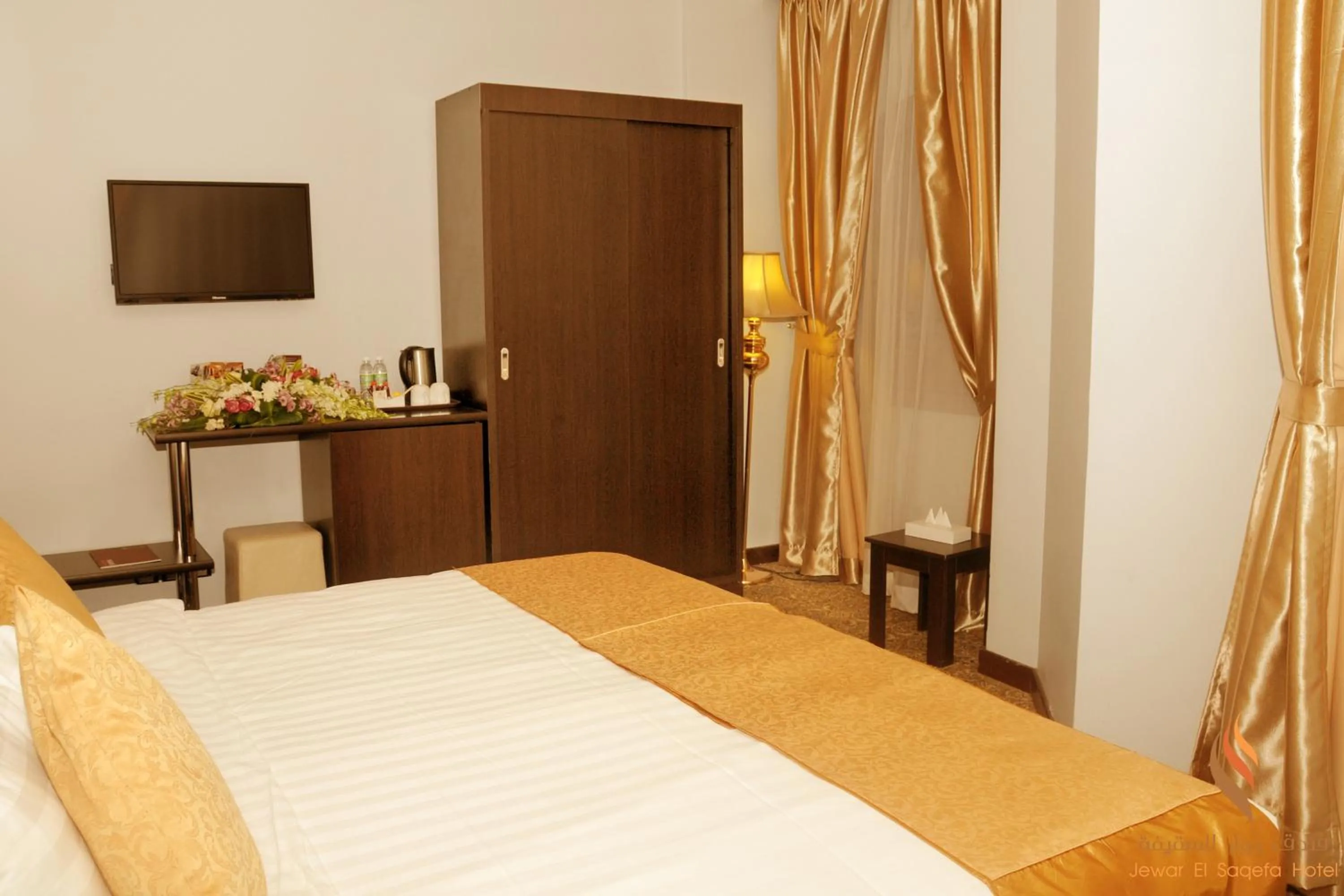 Bed in Deyar Al Eiman Hotel