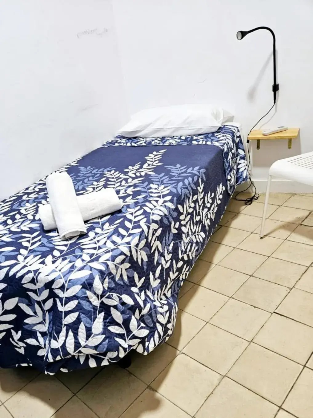 Standard Single Room with Shared Bathroom in Arc House Mezquita - Only adults Standard Single Room with Shared Bathroom in Arc House Mezquita - Only adults