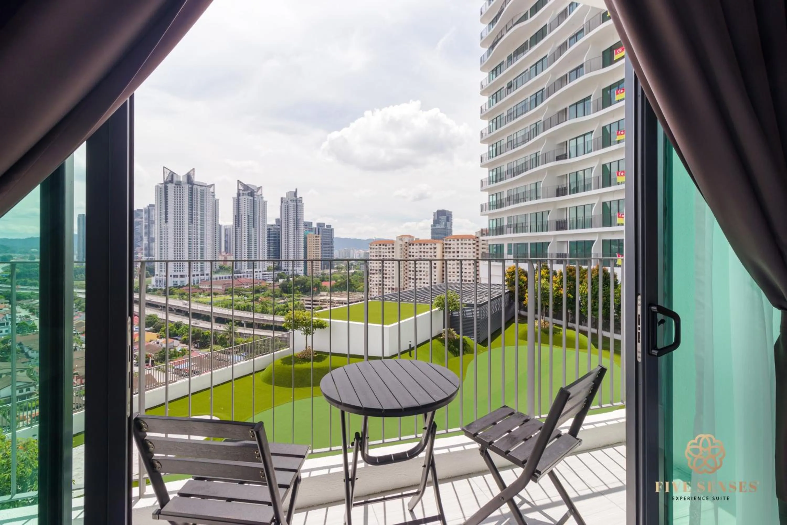 Balcony/Terrace in Datum Jelatek Sky Residence KLCC, Five Senses