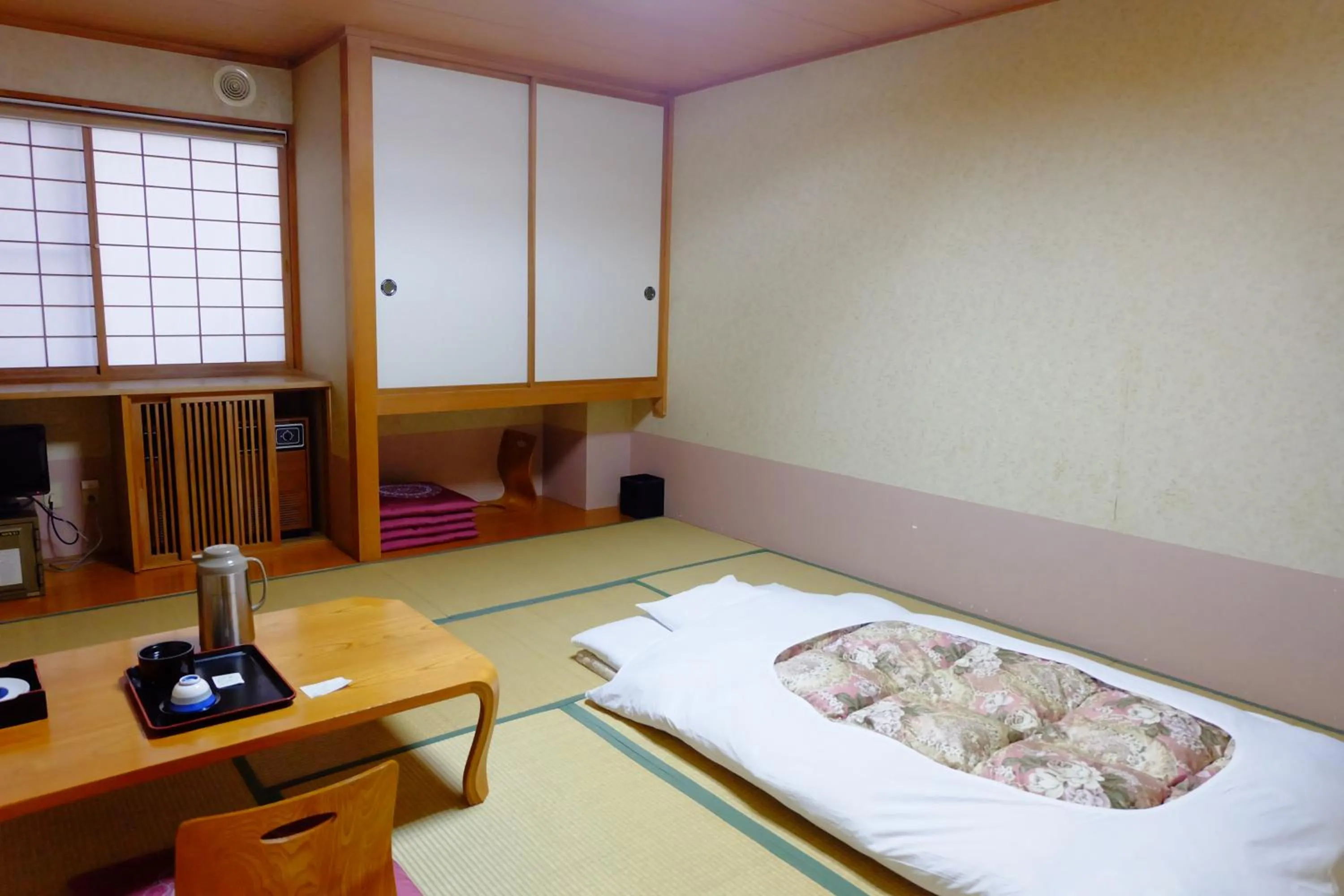Photo of the whole room in Daikokuya Ryokan