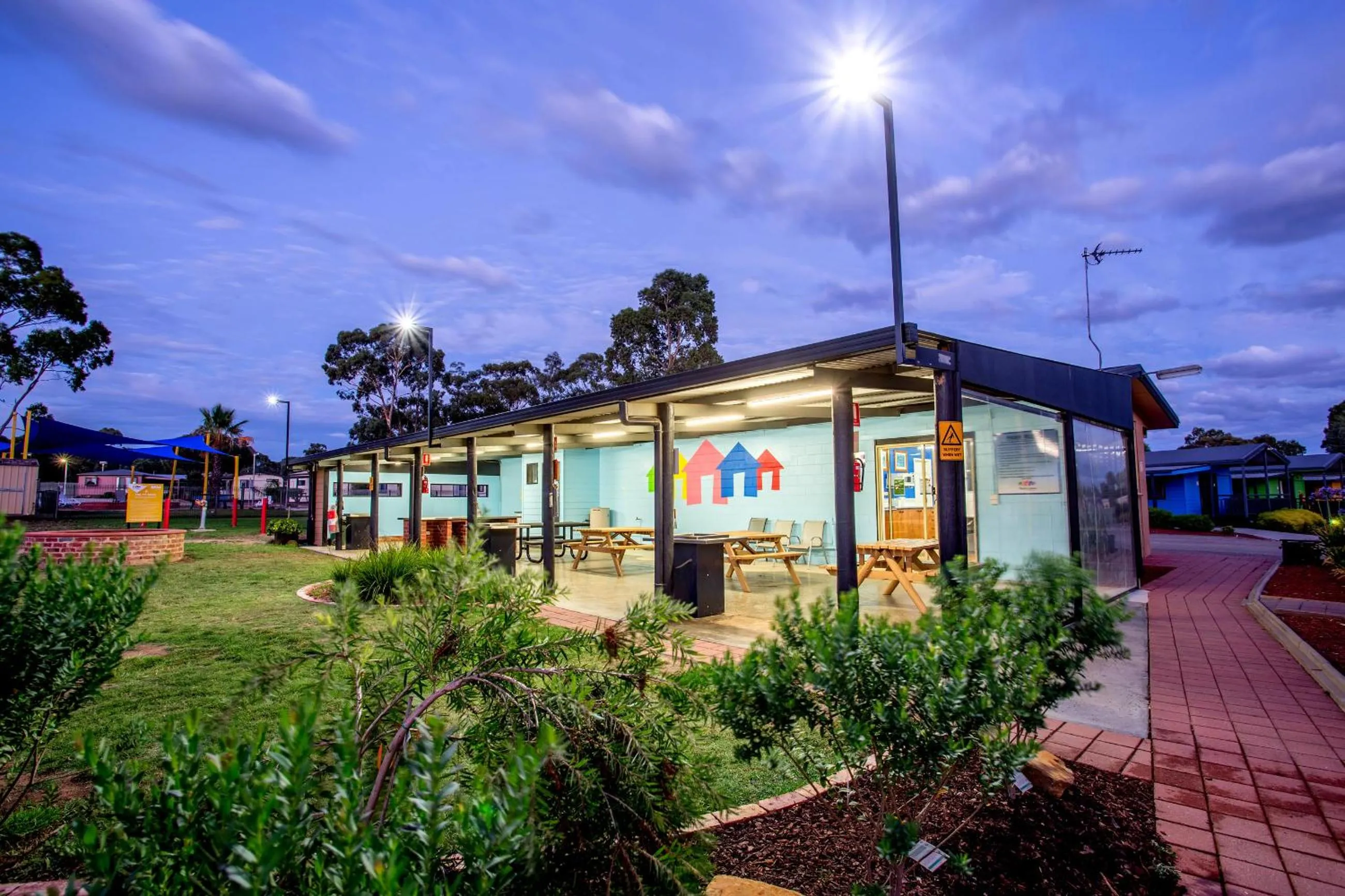 Property building in BIG4 Bendigo Park Lane Holiday Park