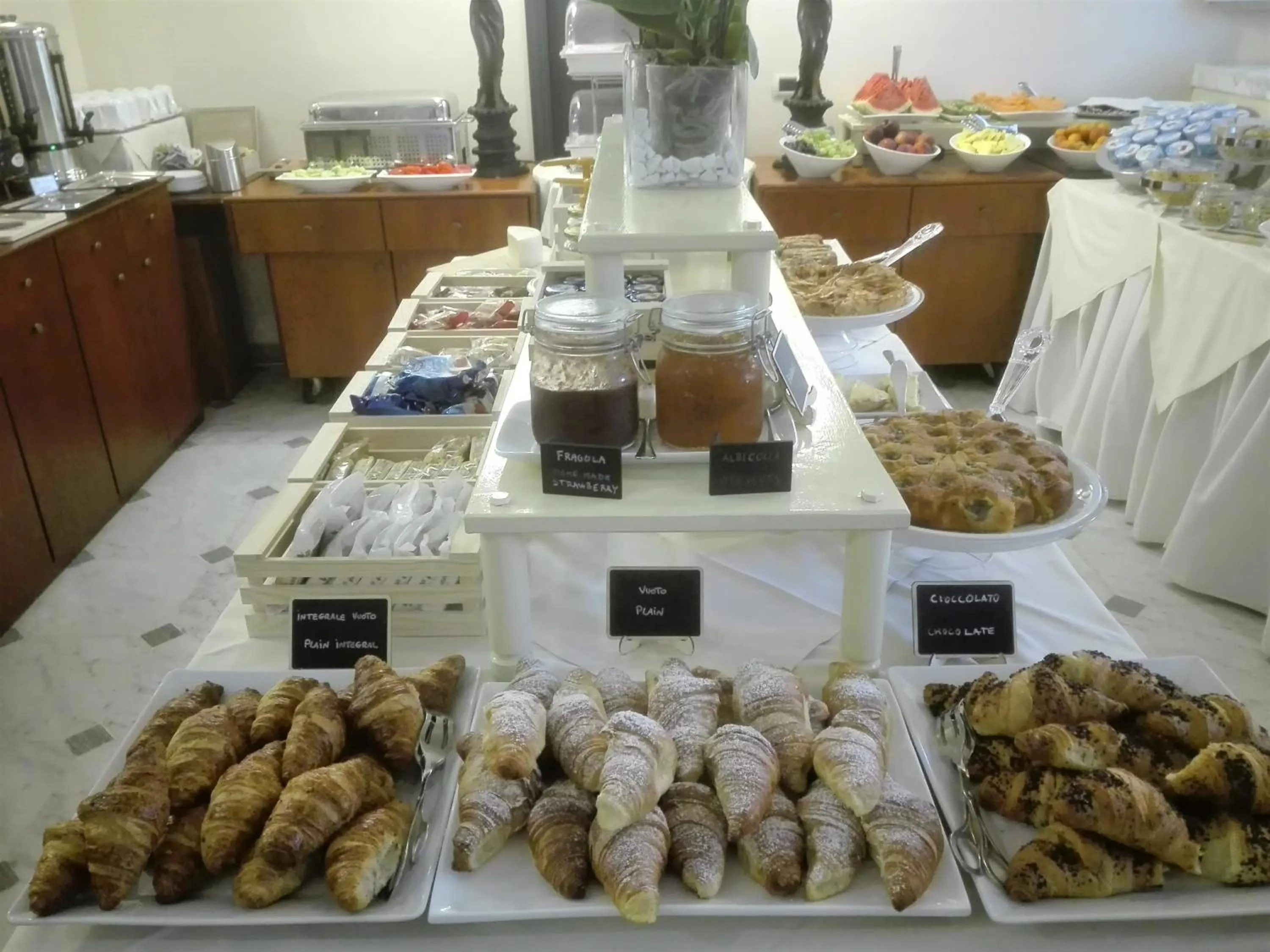 Restaurant/places to eat in Hotel Europa