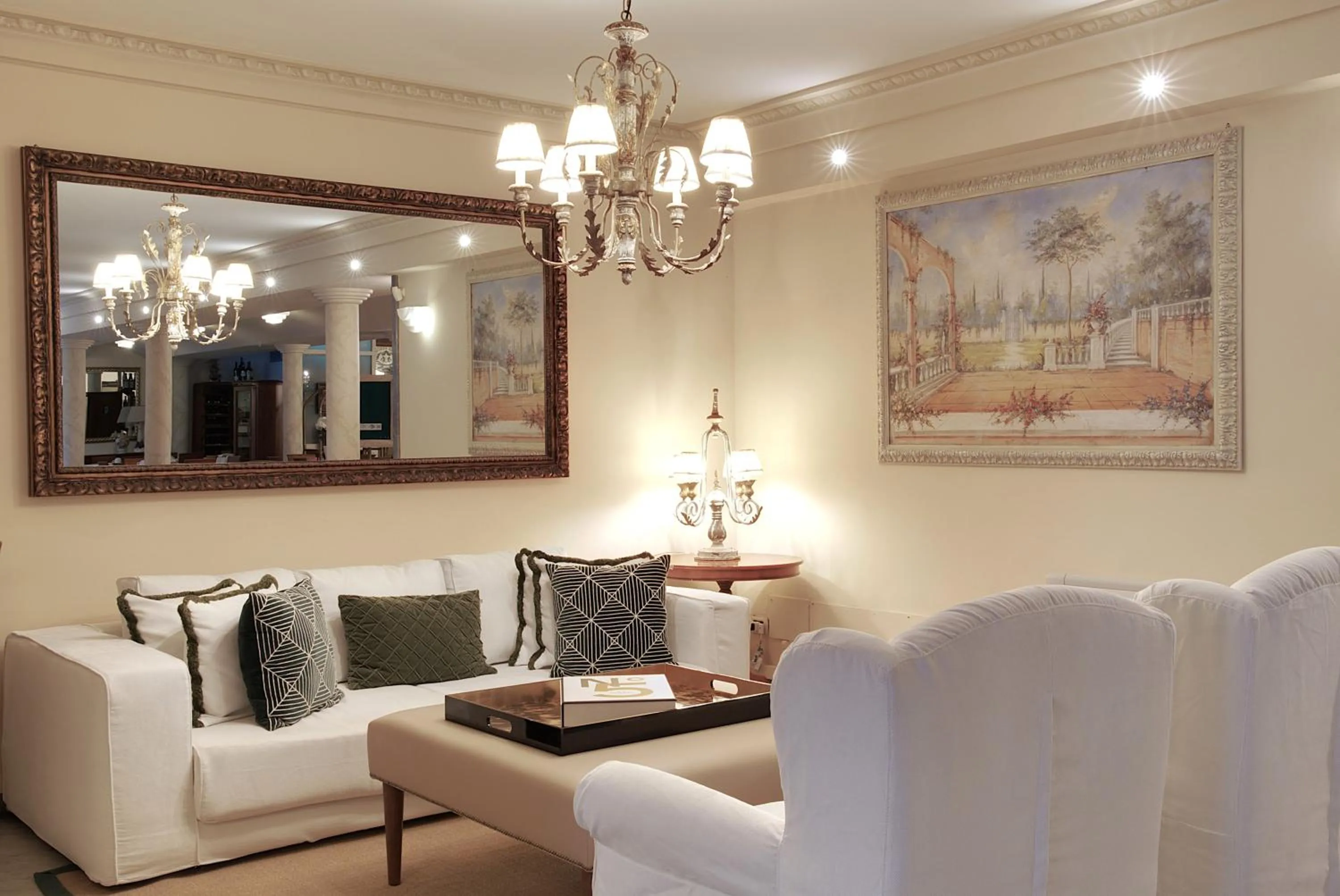 Communal lounge/ TV room in Hotel Europa