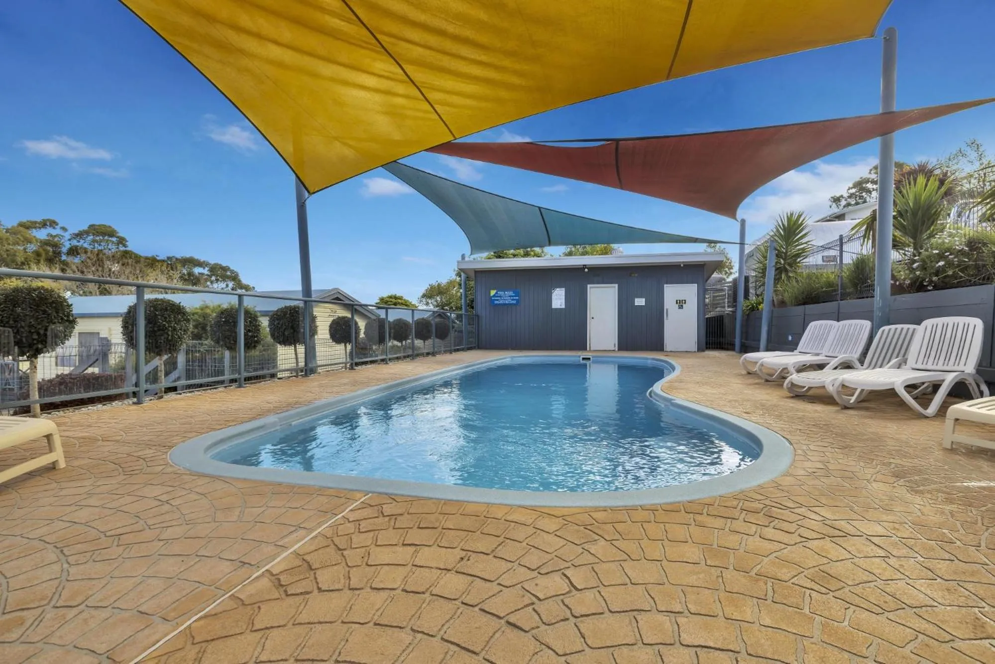 Swimming pool in Metung Holiday Villas