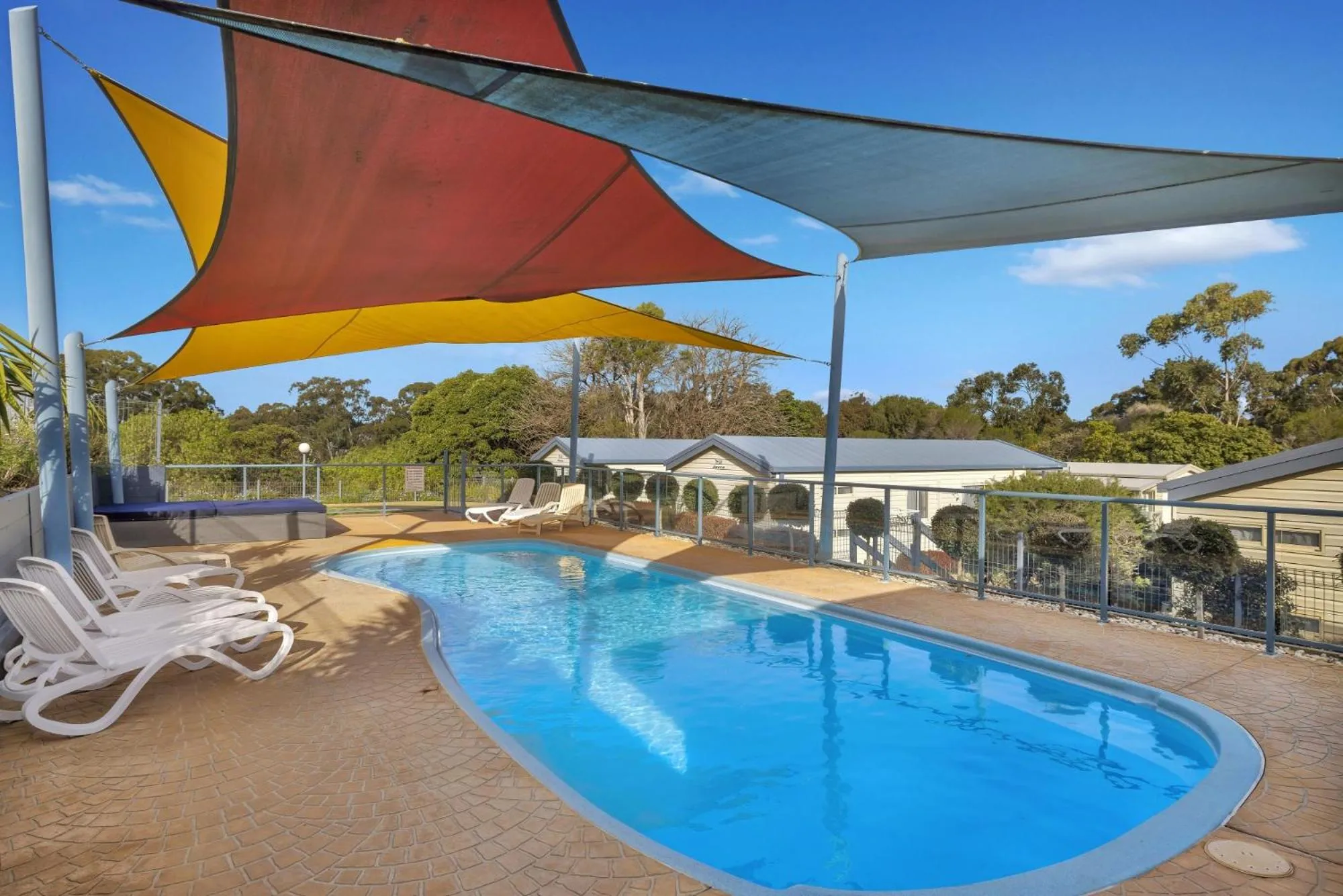 Swimming pool in Metung Holiday Villas