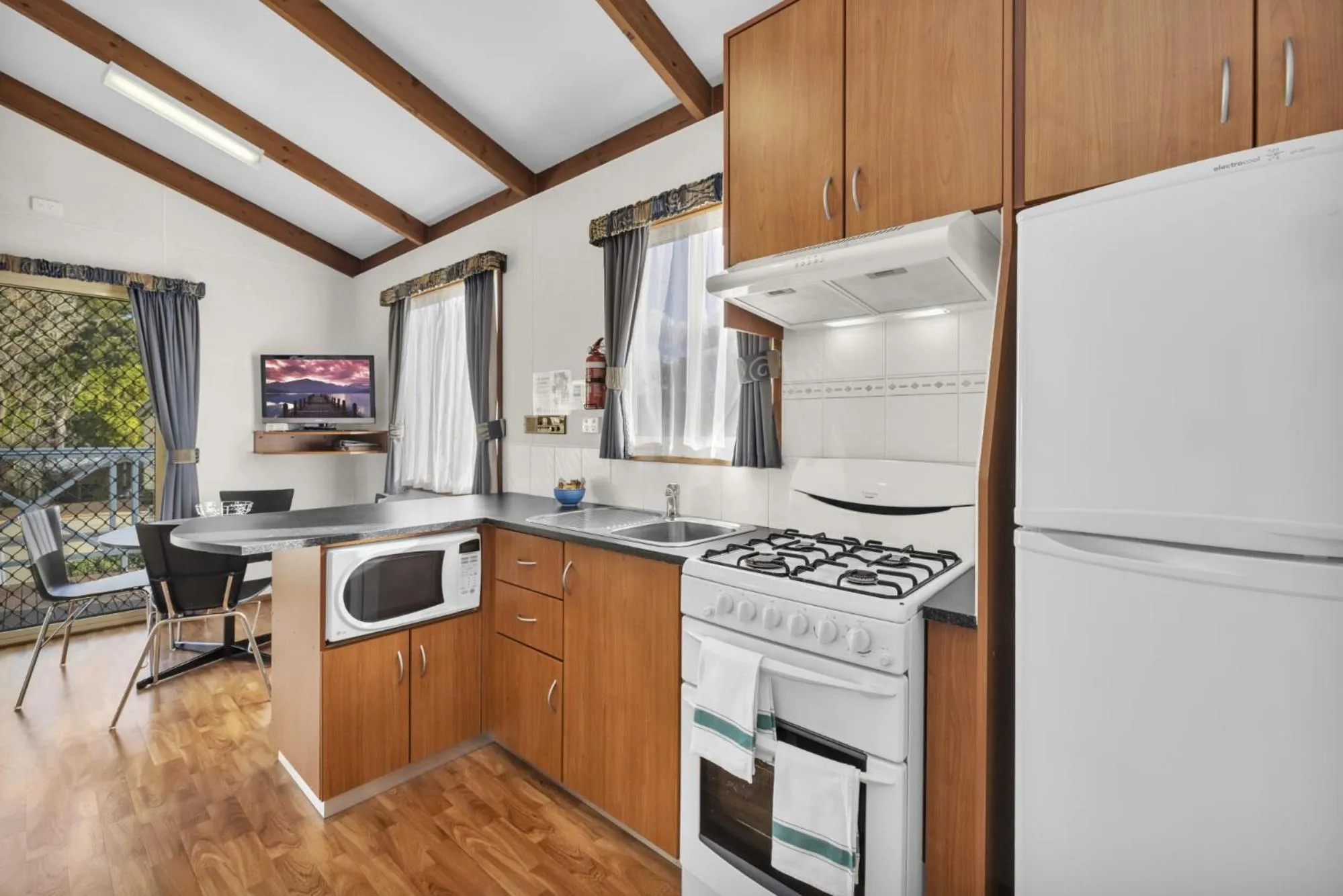 Kitchen or kitchenette in Metung Holiday Villas