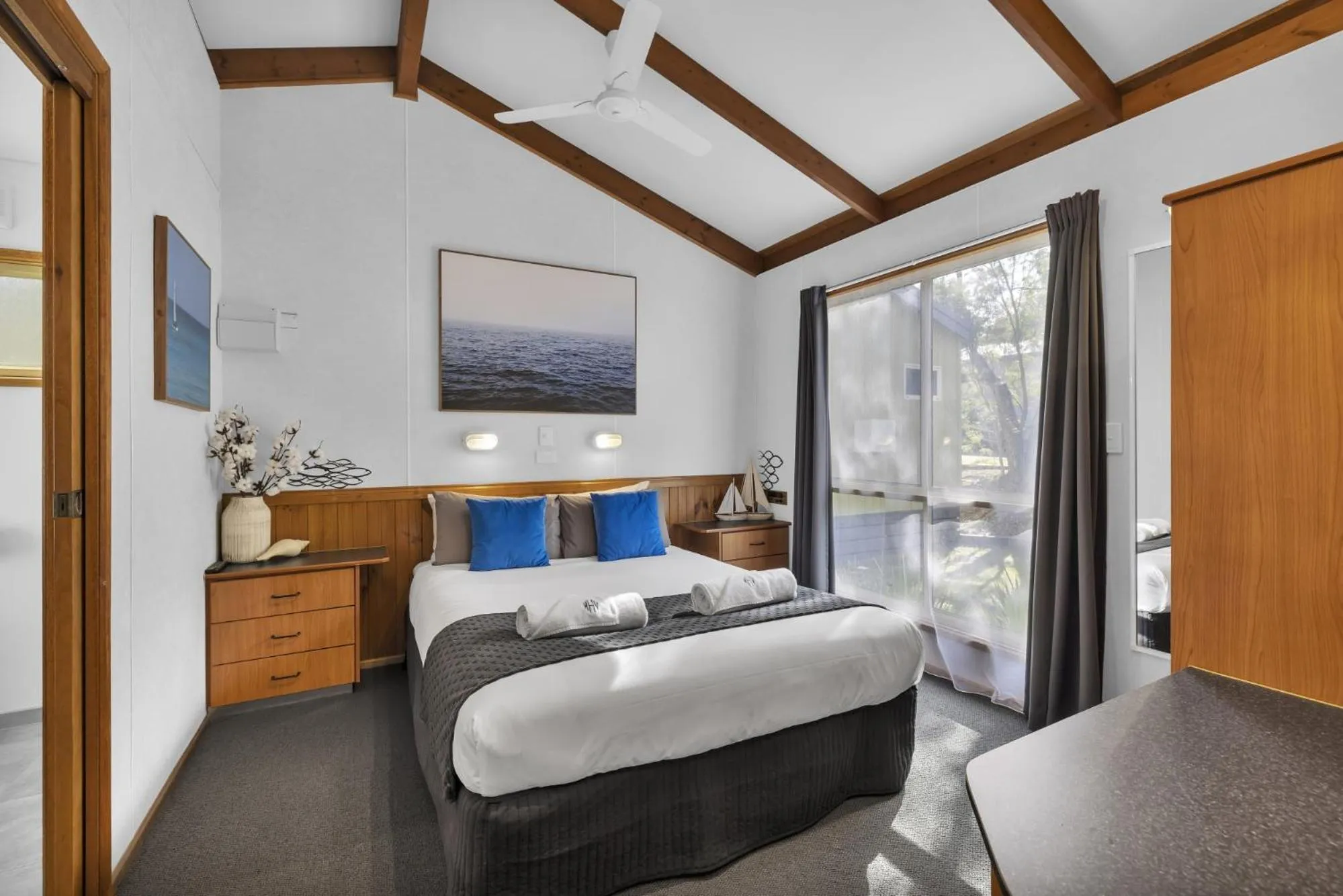 Bed in Metung Holiday Villas