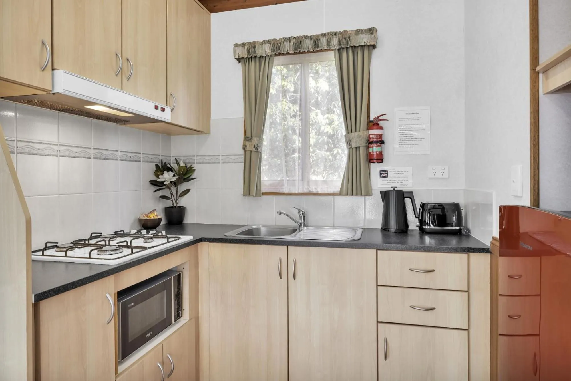 Kitchen or kitchenette in Metung Holiday Villas