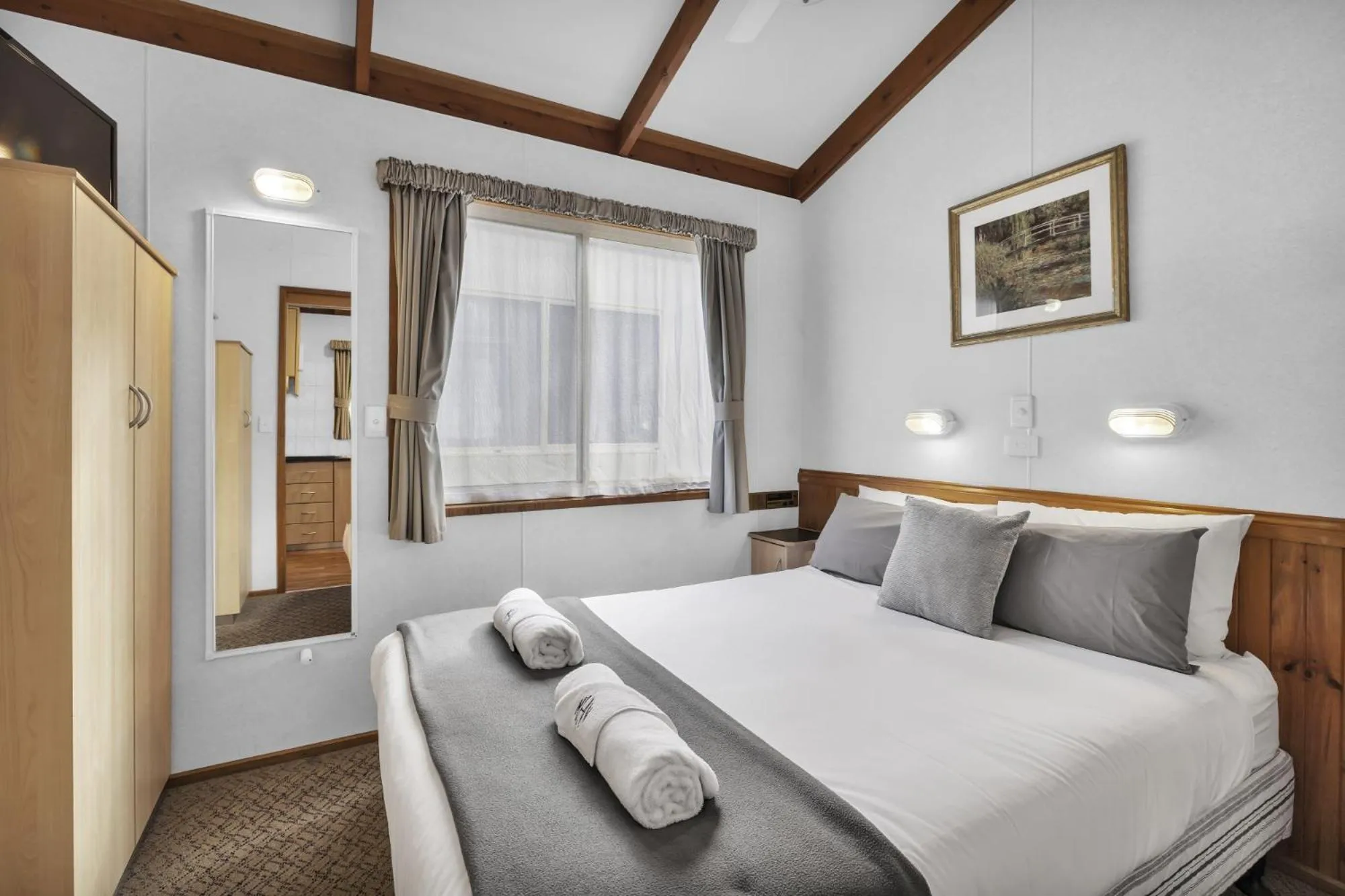 Bed in Metung Holiday Villas