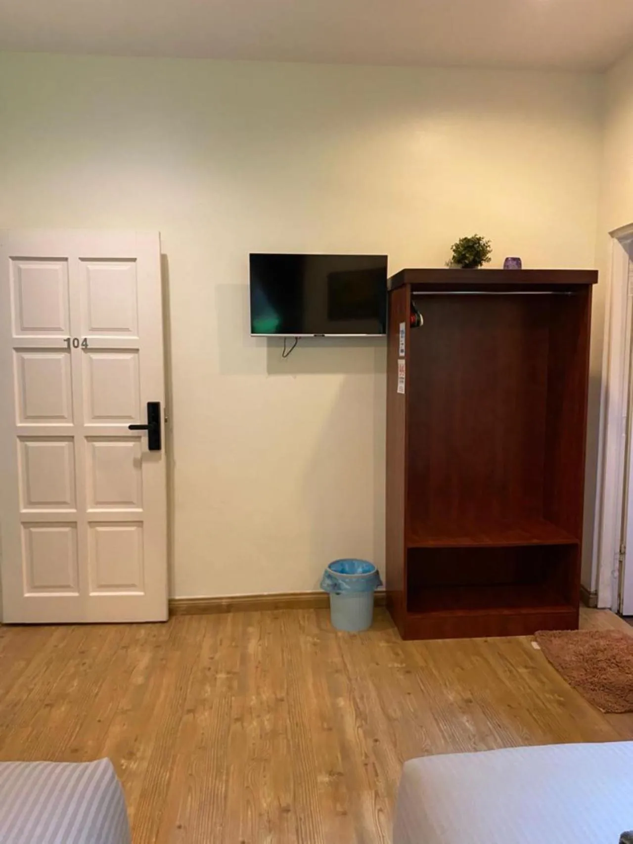 wardrobe in Highlanders Garden Guesthouse at Arundina Cameron Highlands