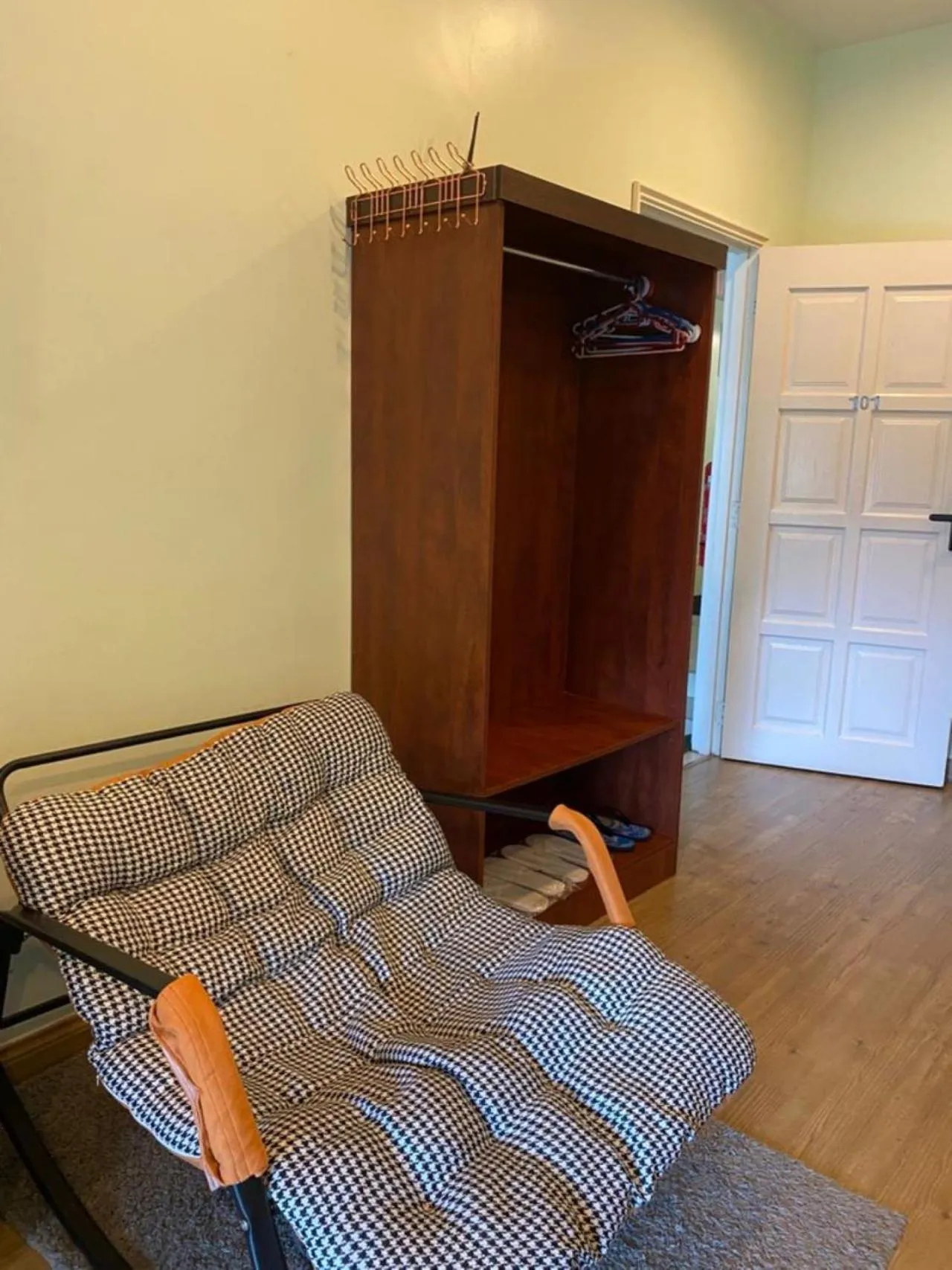 wardrobe in Highlanders Garden Guesthouse at Arundina Cameron Highlands