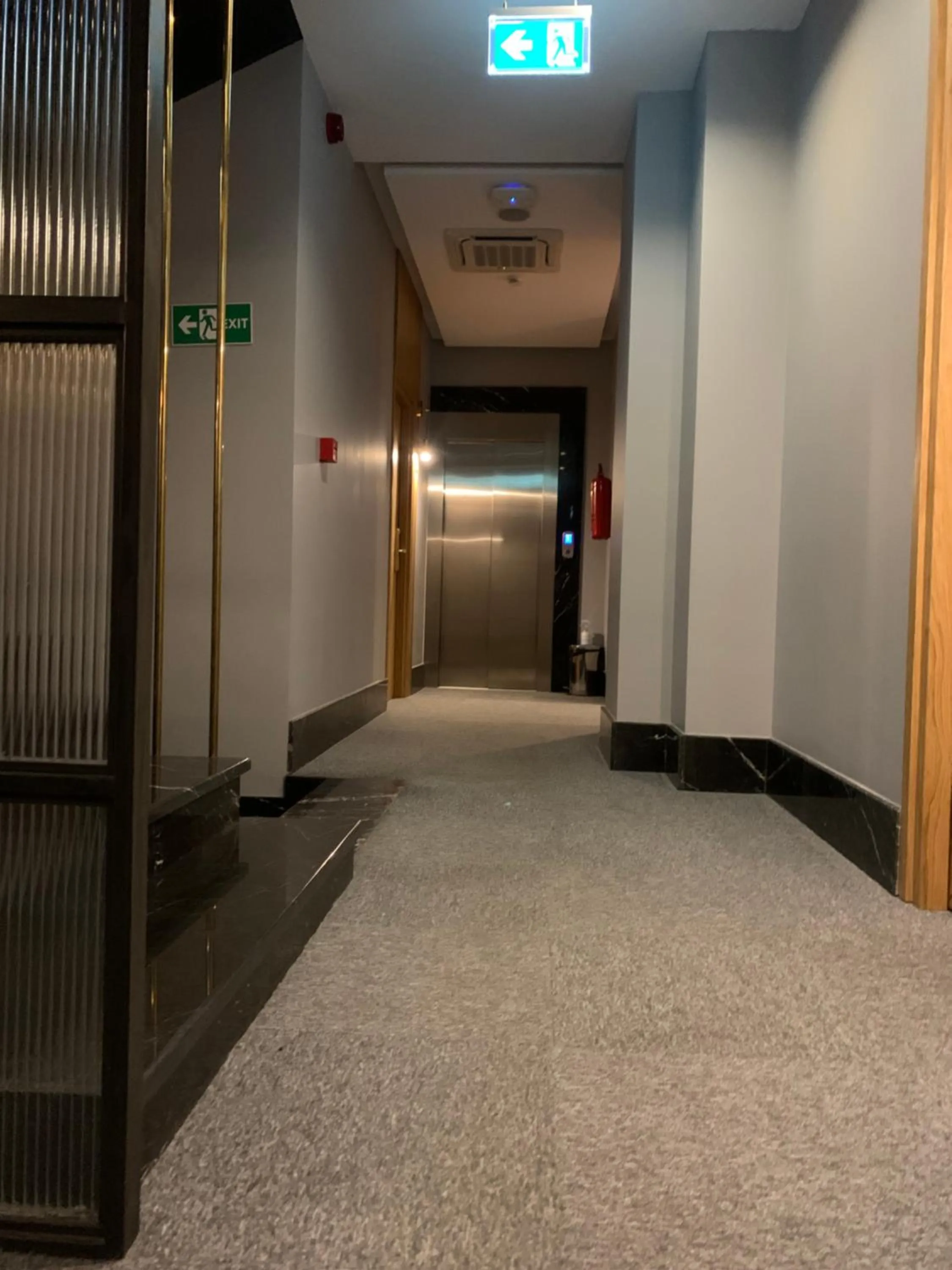 elevator in Hotel Tuta