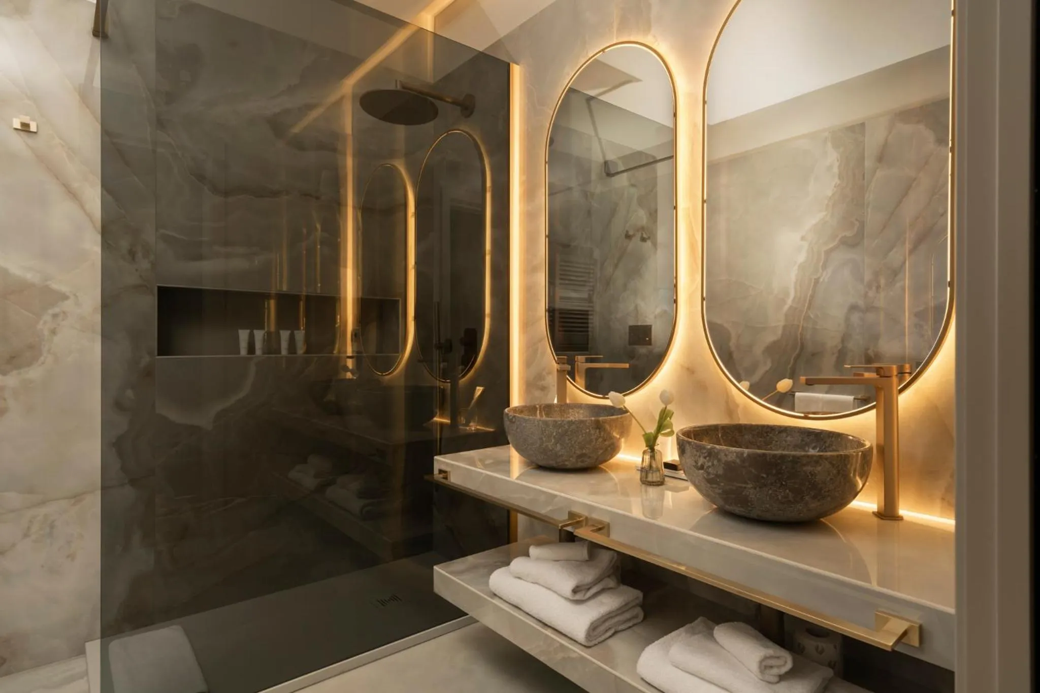 Shower in Palazzo Venere