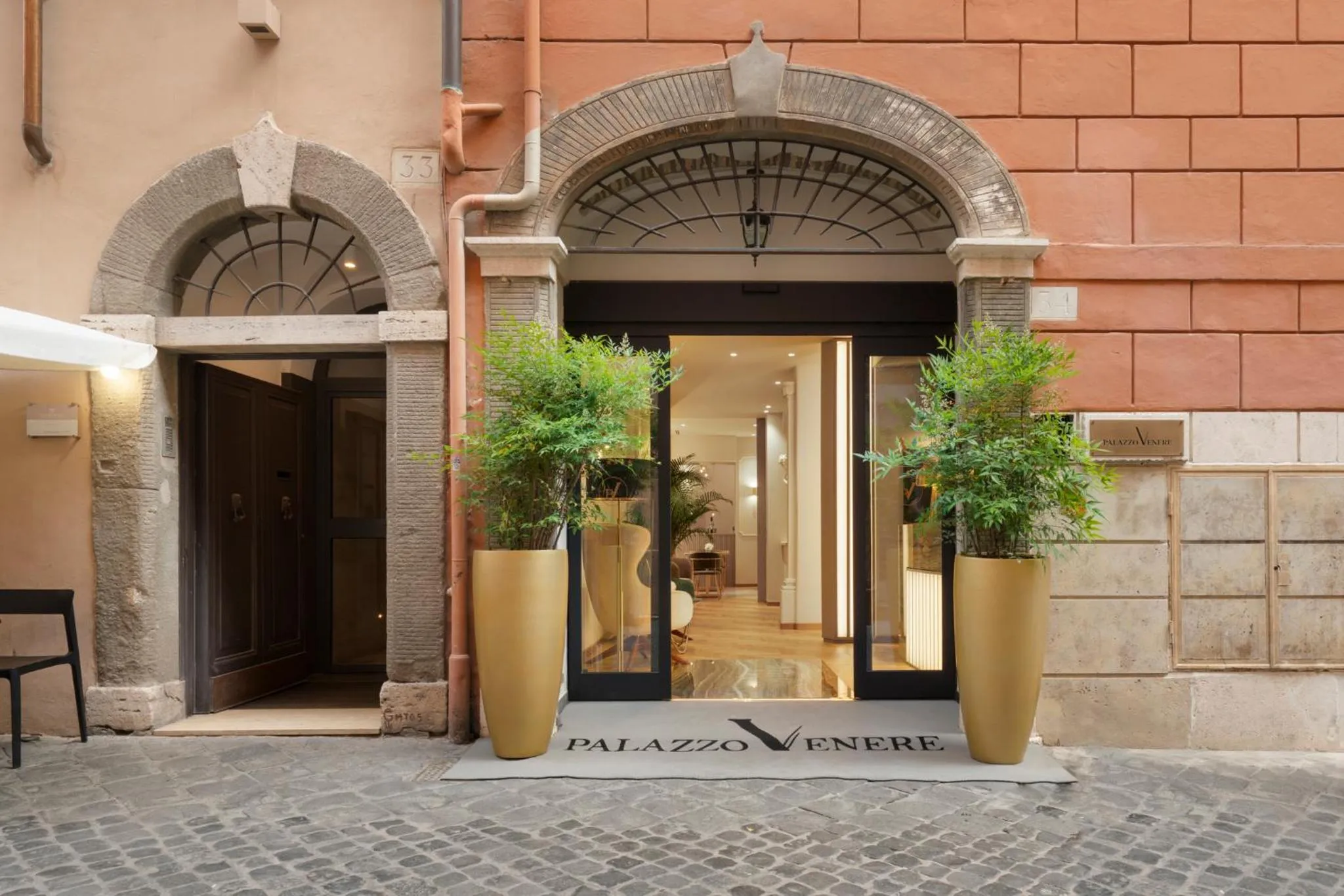 Property building in Palazzo Venere