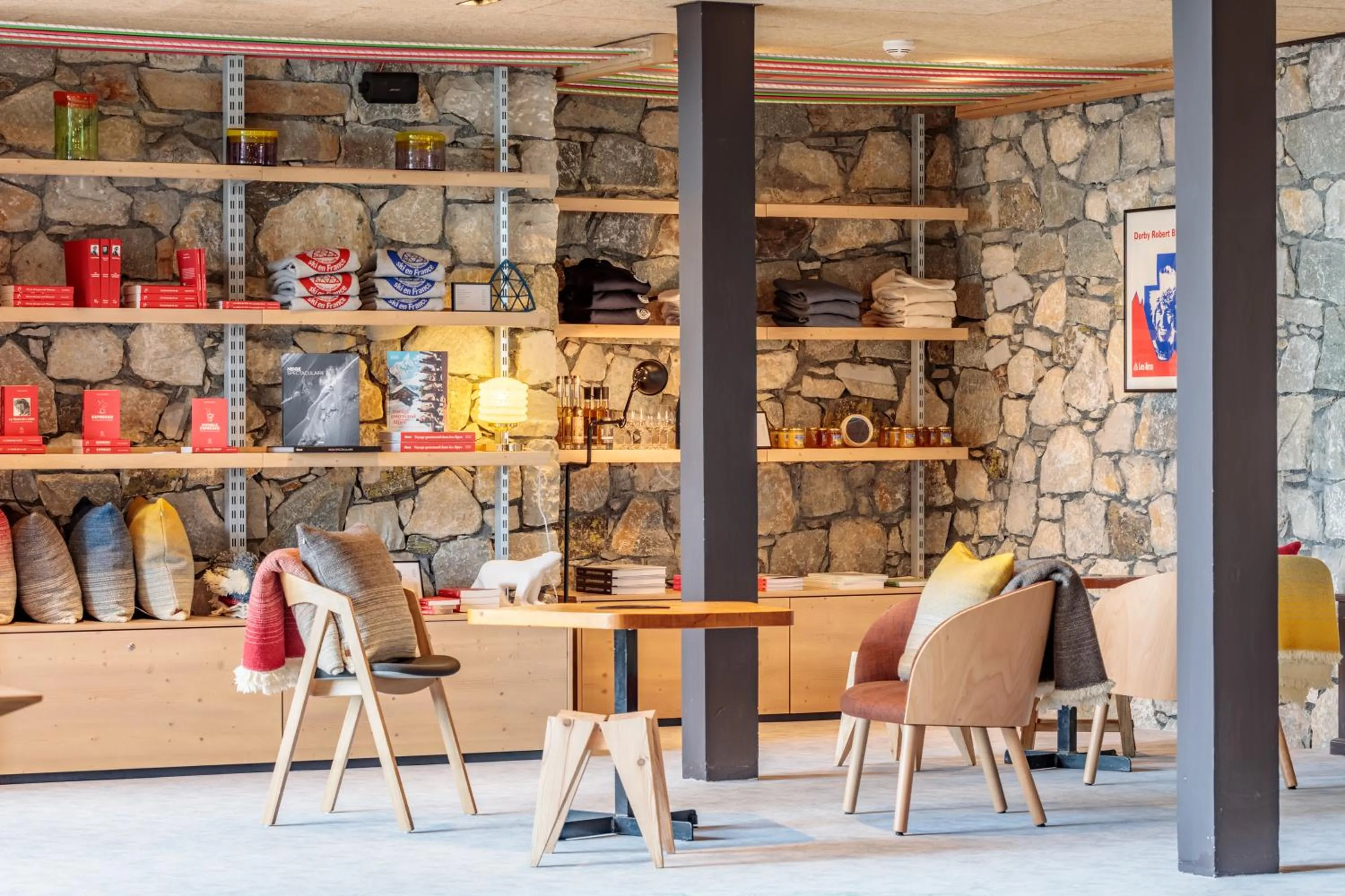 On-site shops in La Cachette, Friendly Hotel & Spa