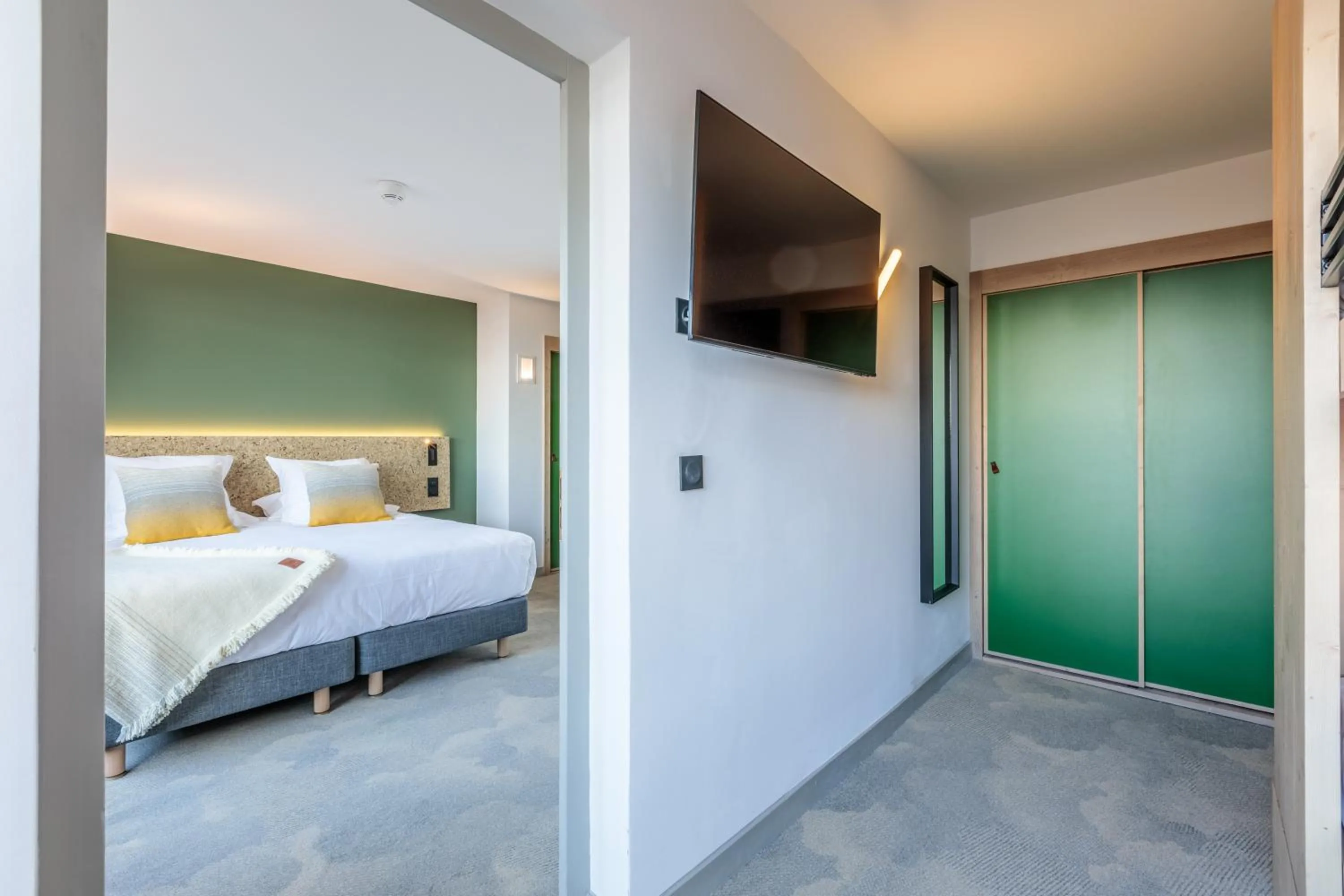 Photo of the whole room, Bed in La Cachette, Friendly Hotel & Spa