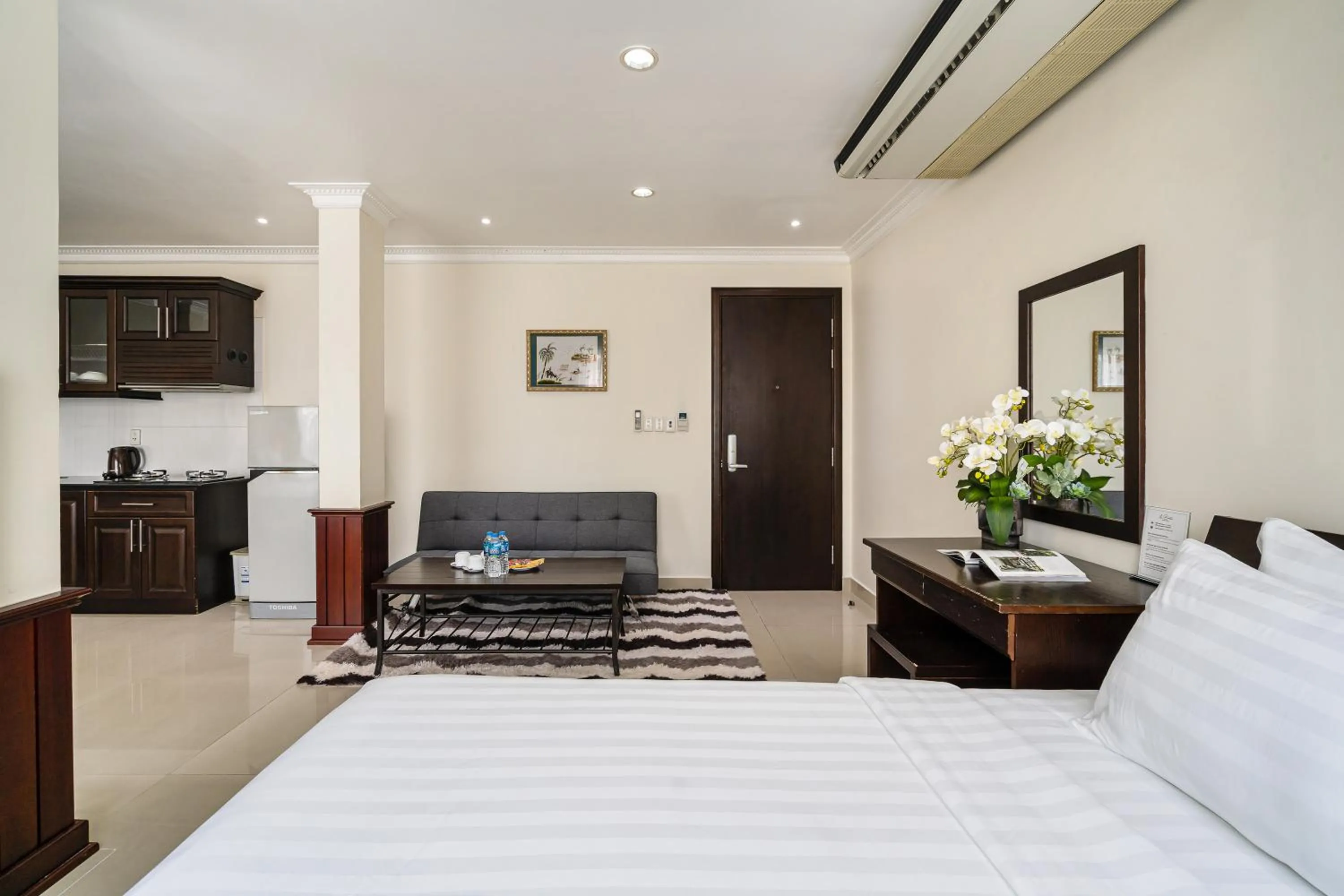 Bed in La Bonita Hotel and Apartments