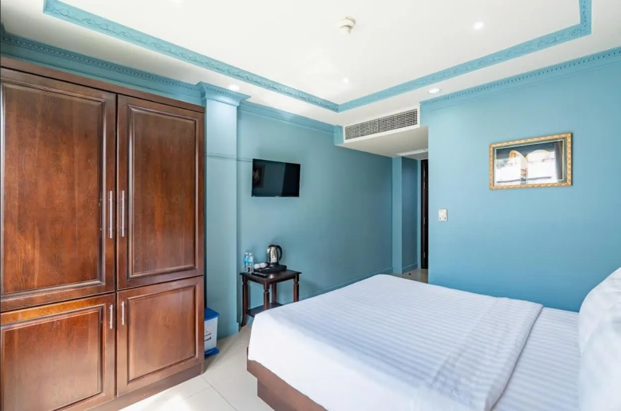 Photo of the whole room, Bed in La Bonita Hotel and Apartments