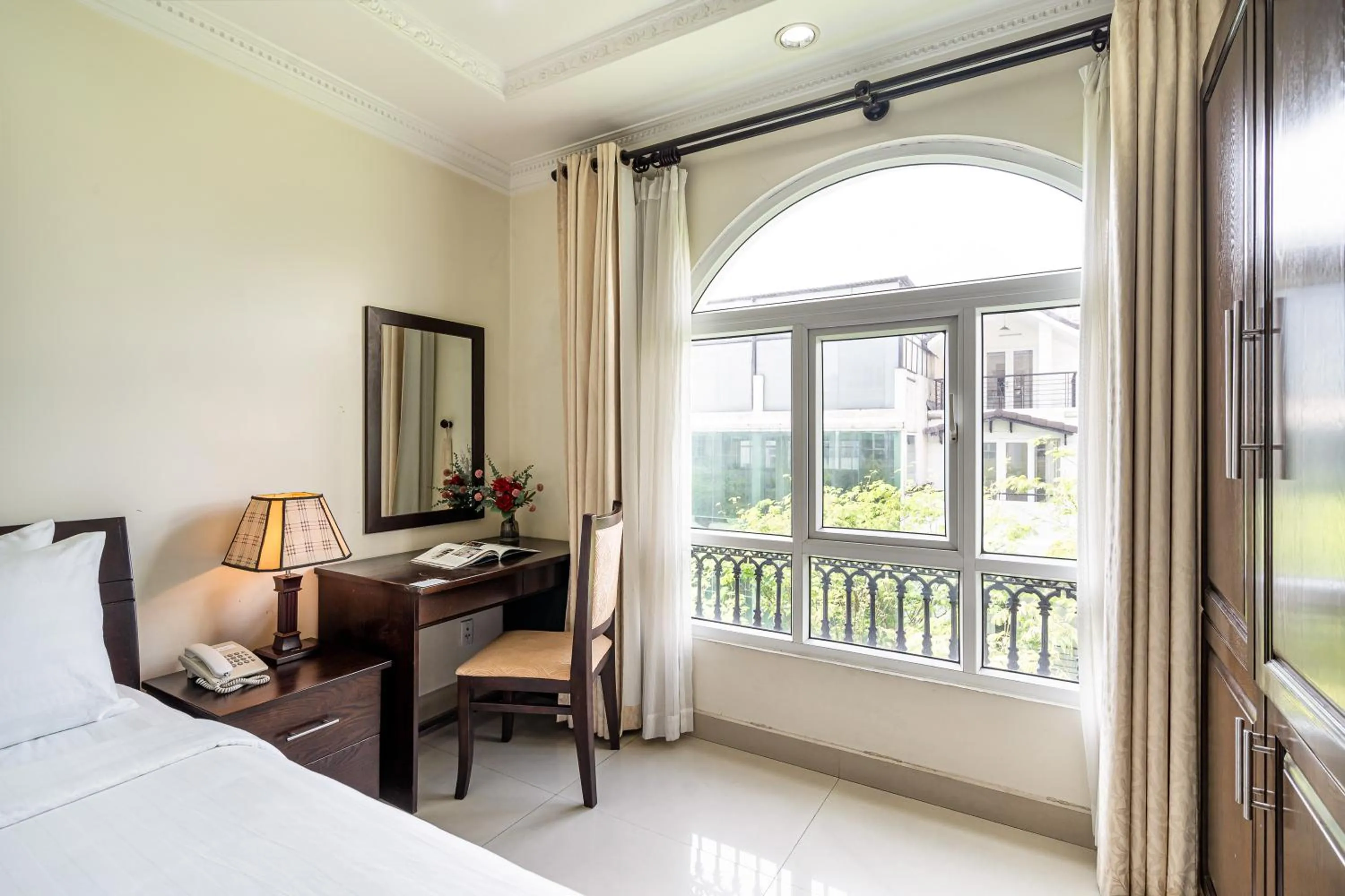 Bed in La Bonita Hotel and Apartments