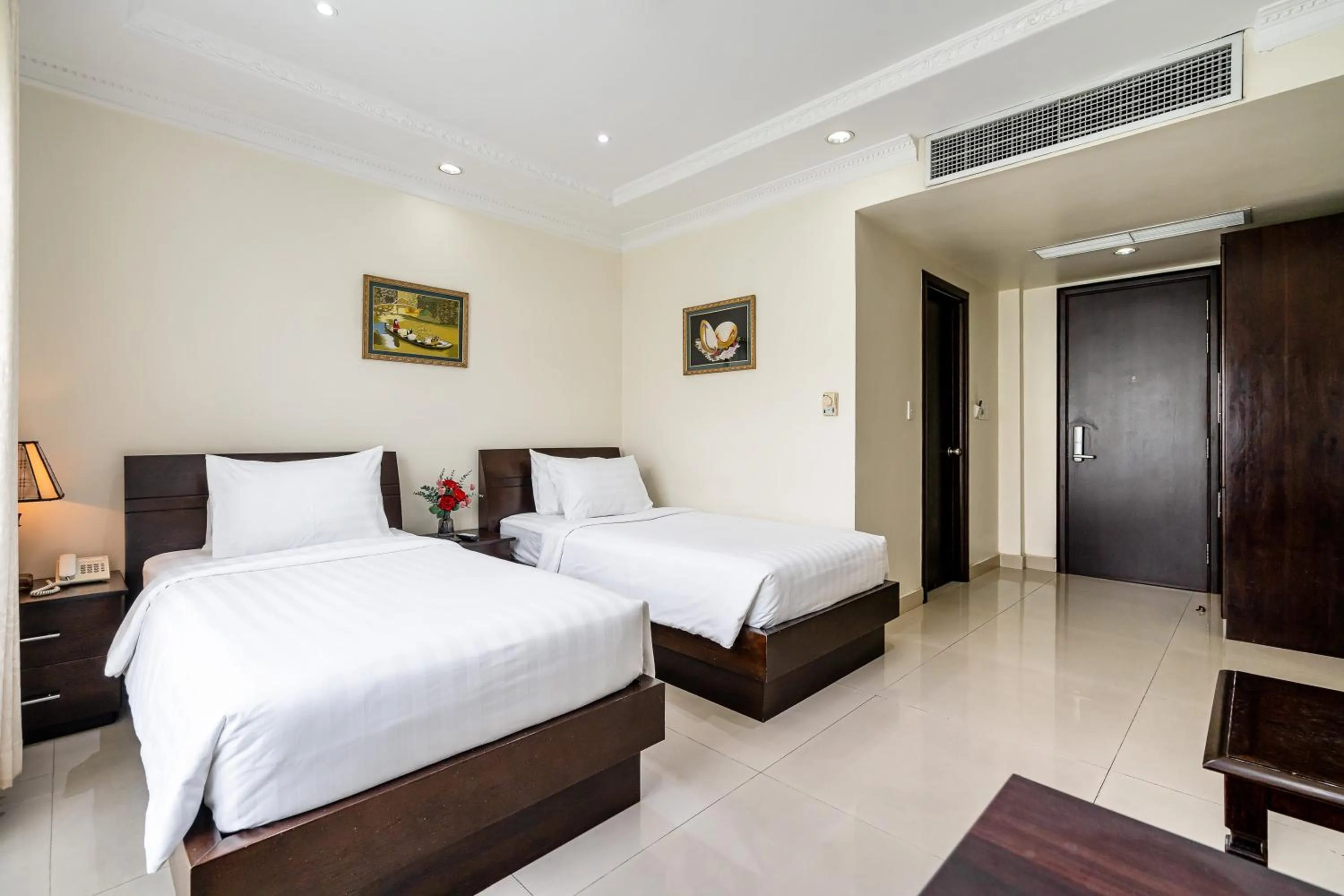 Bed in La Bonita Hotel and Apartments