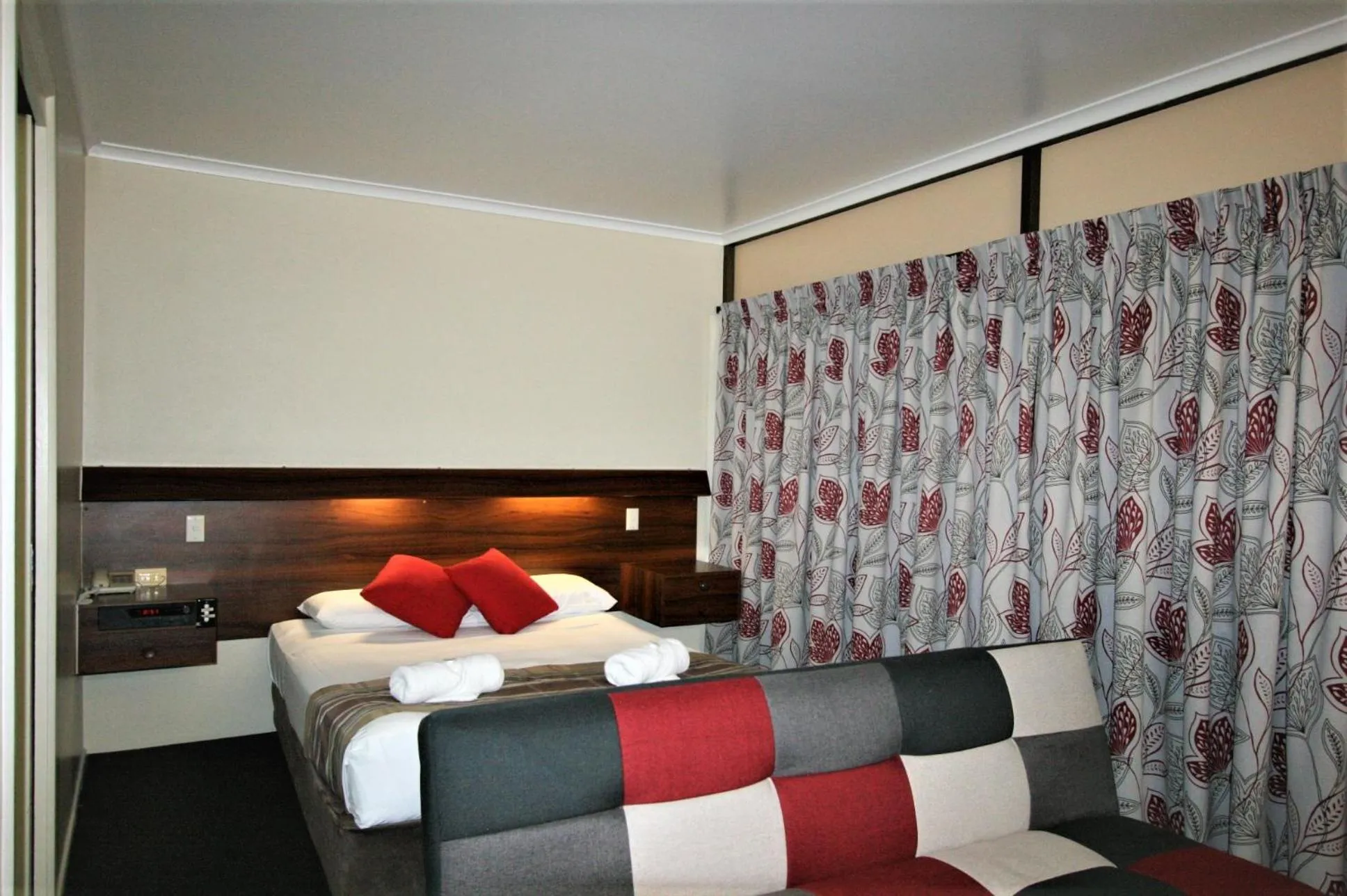 Bed in Sarina Motor Inn