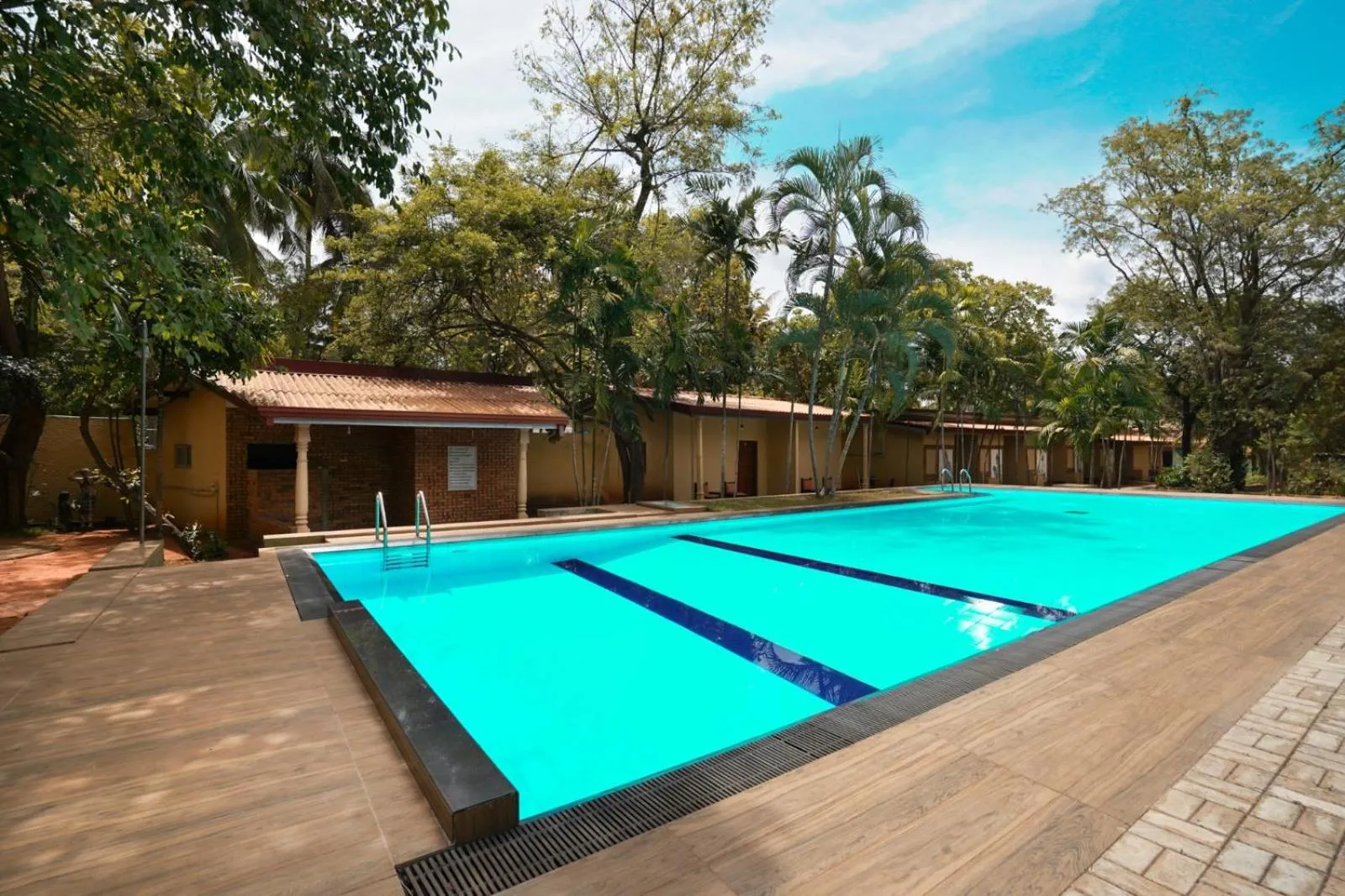 Swimming pool in Lavendish Country Resort