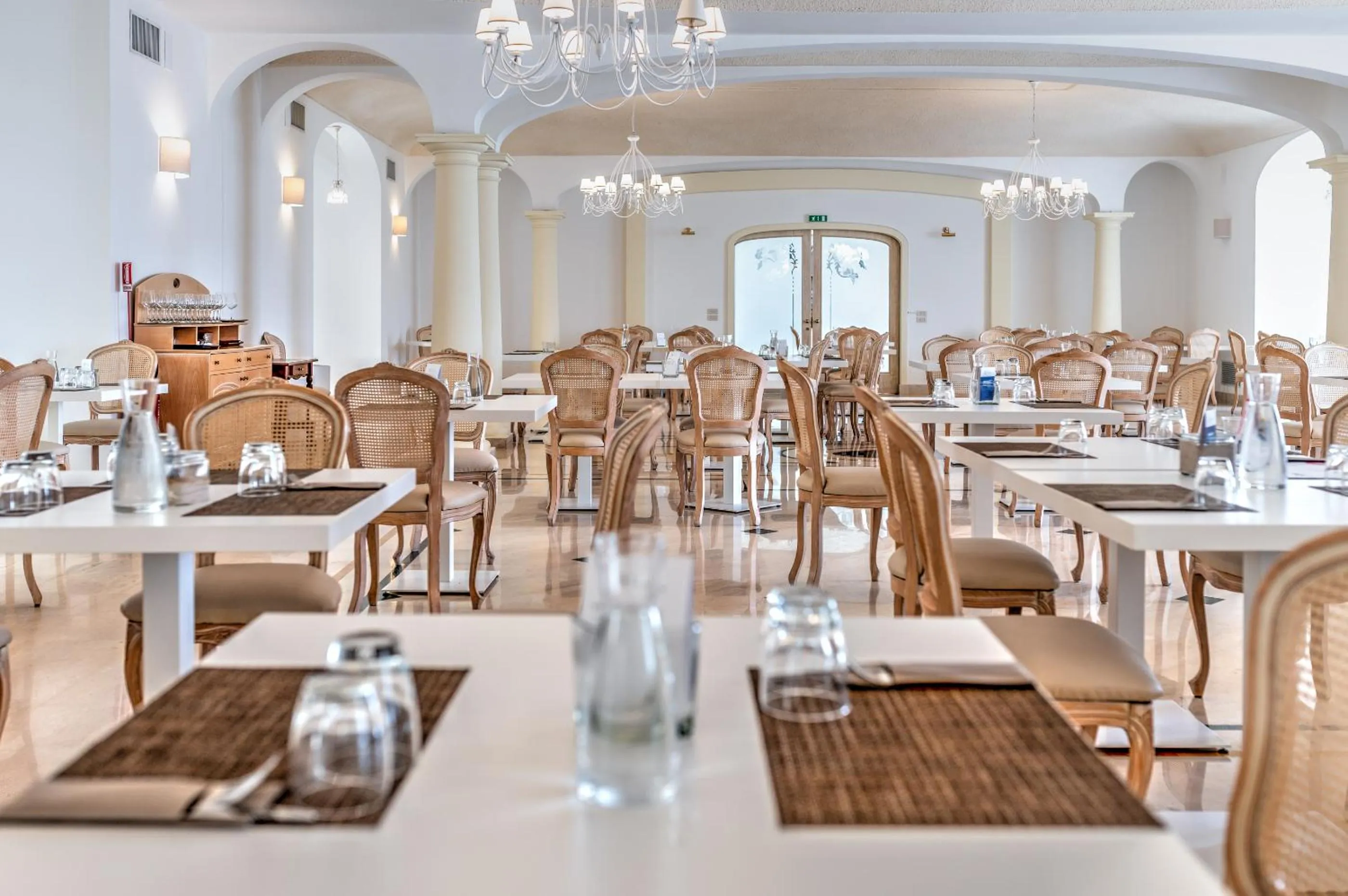 Restaurant/places to eat in Nicolaus Prime Il Gabbiano Hotel
