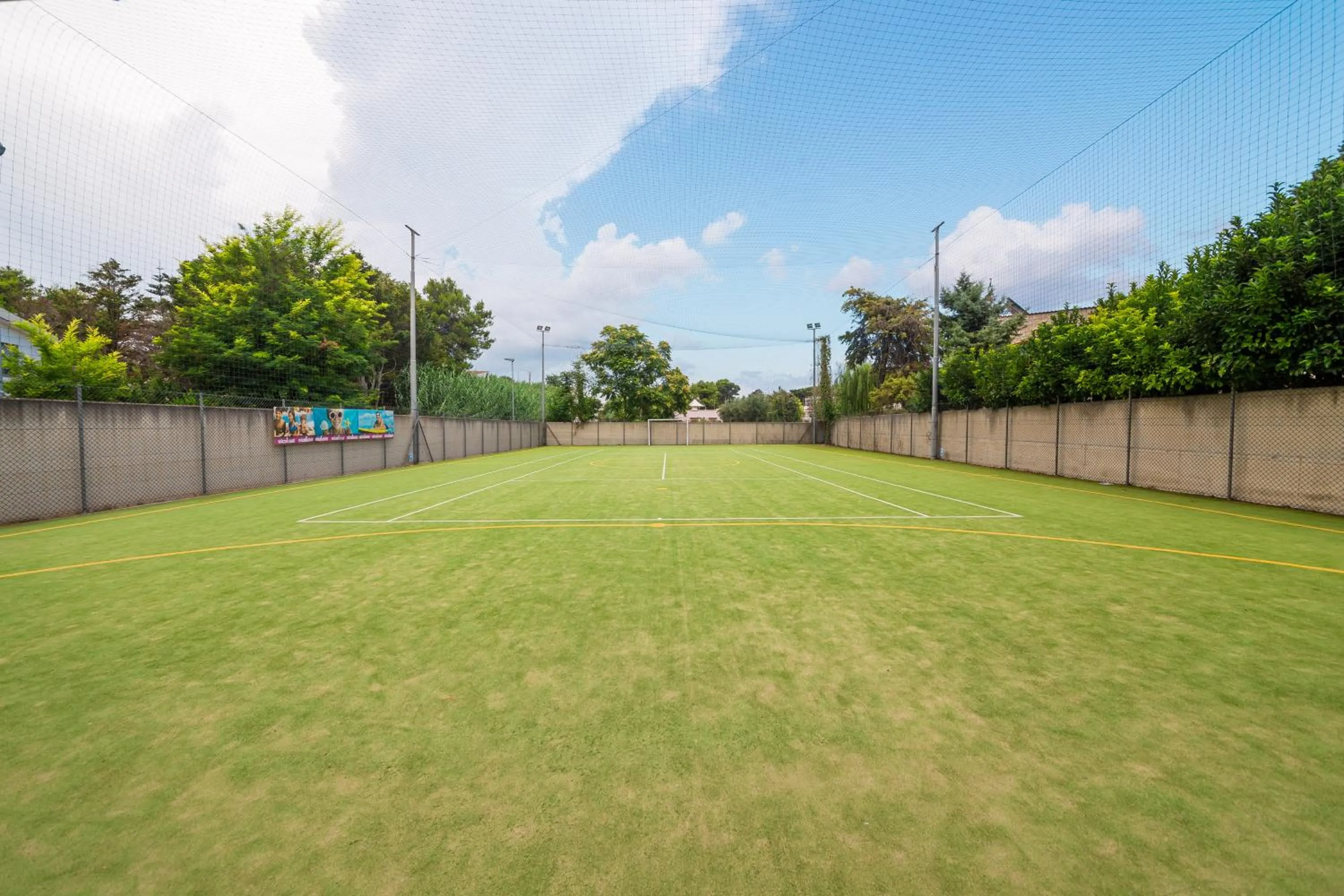 Tennis court in Nicolaus Prime Il Gabbiano Hotel