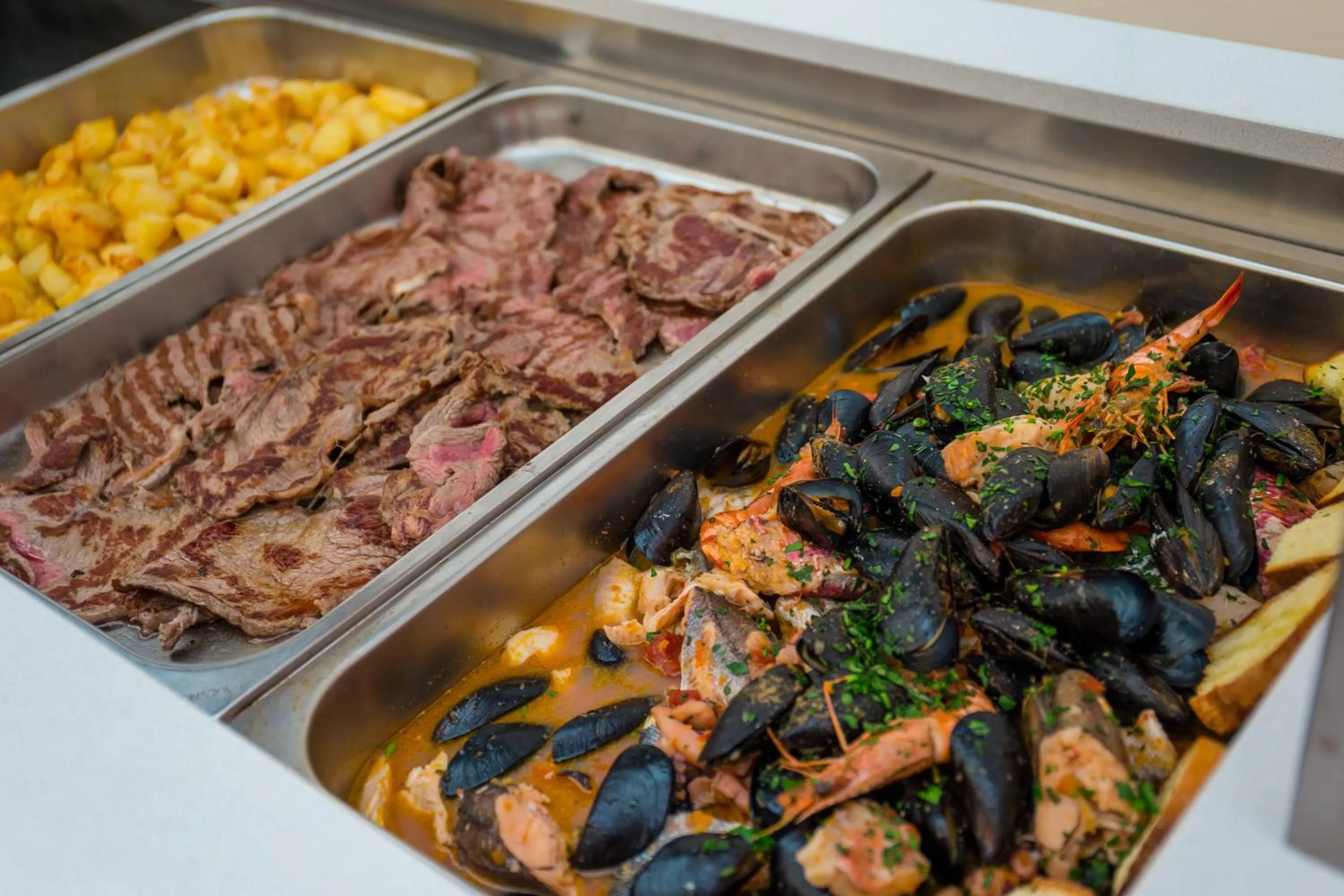 Restaurant/places to eat in Nicolaus Prime Il Gabbiano Hotel