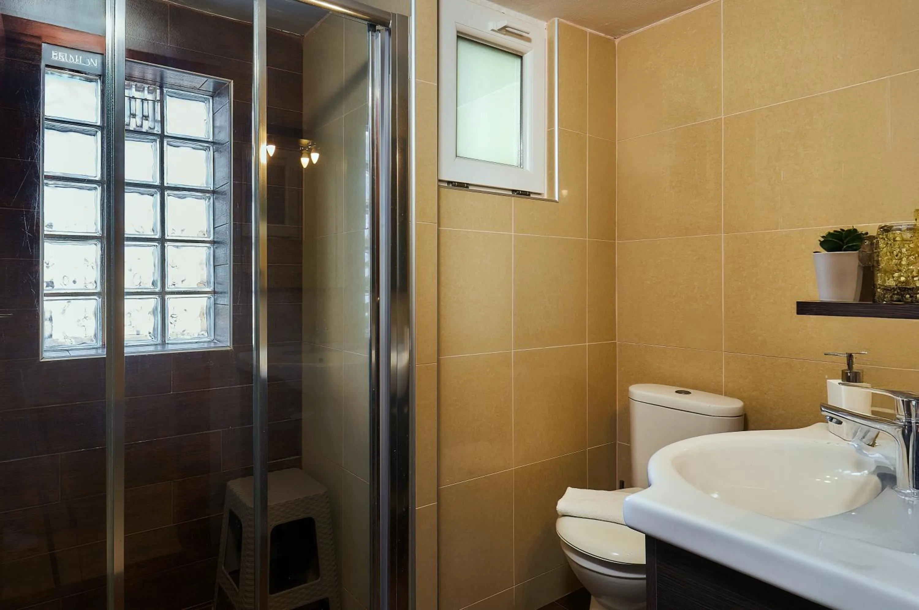 Shower in Dorian Boutique Hotel-Apartments