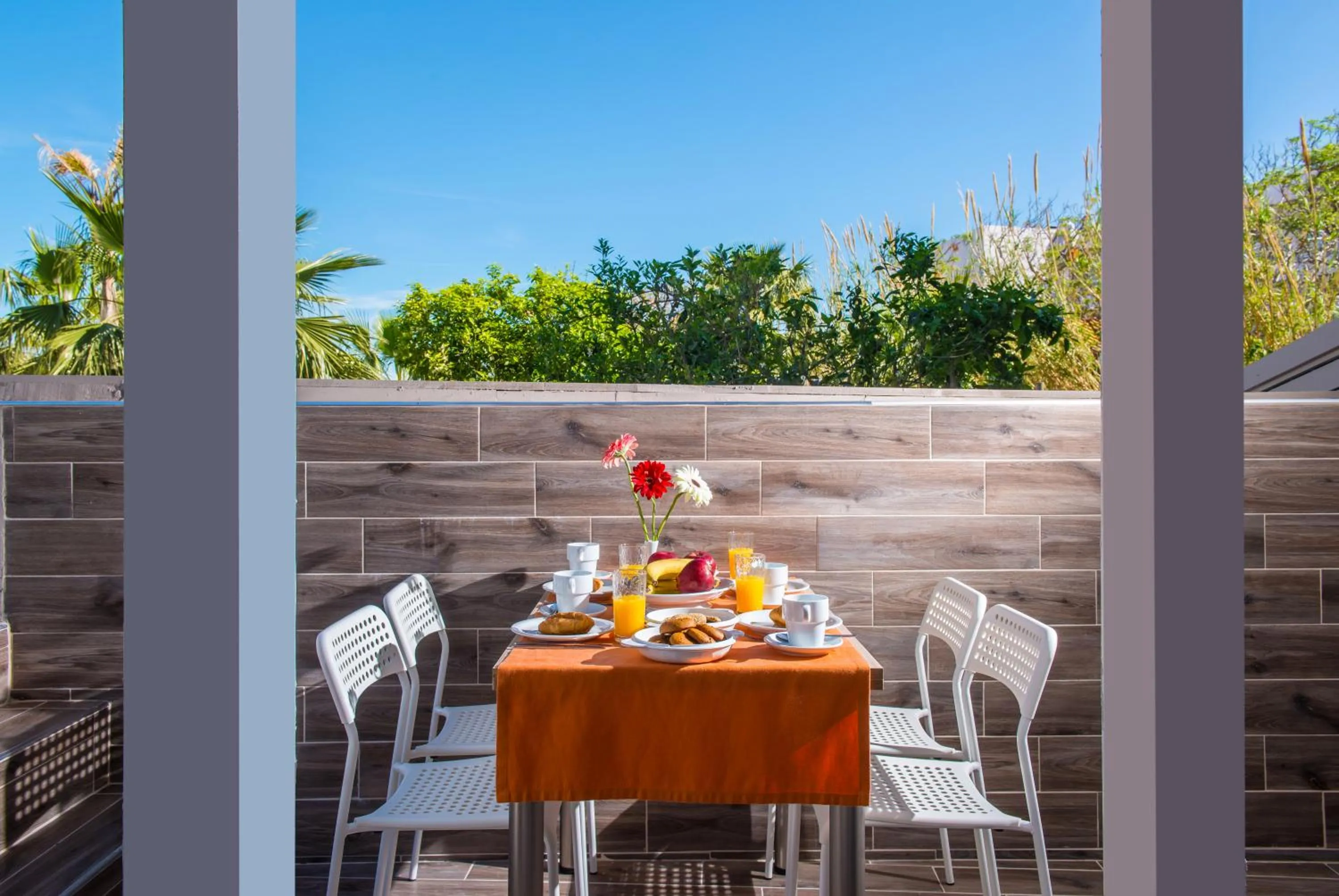 Garden in Dorian Boutique Hotel-Apartments